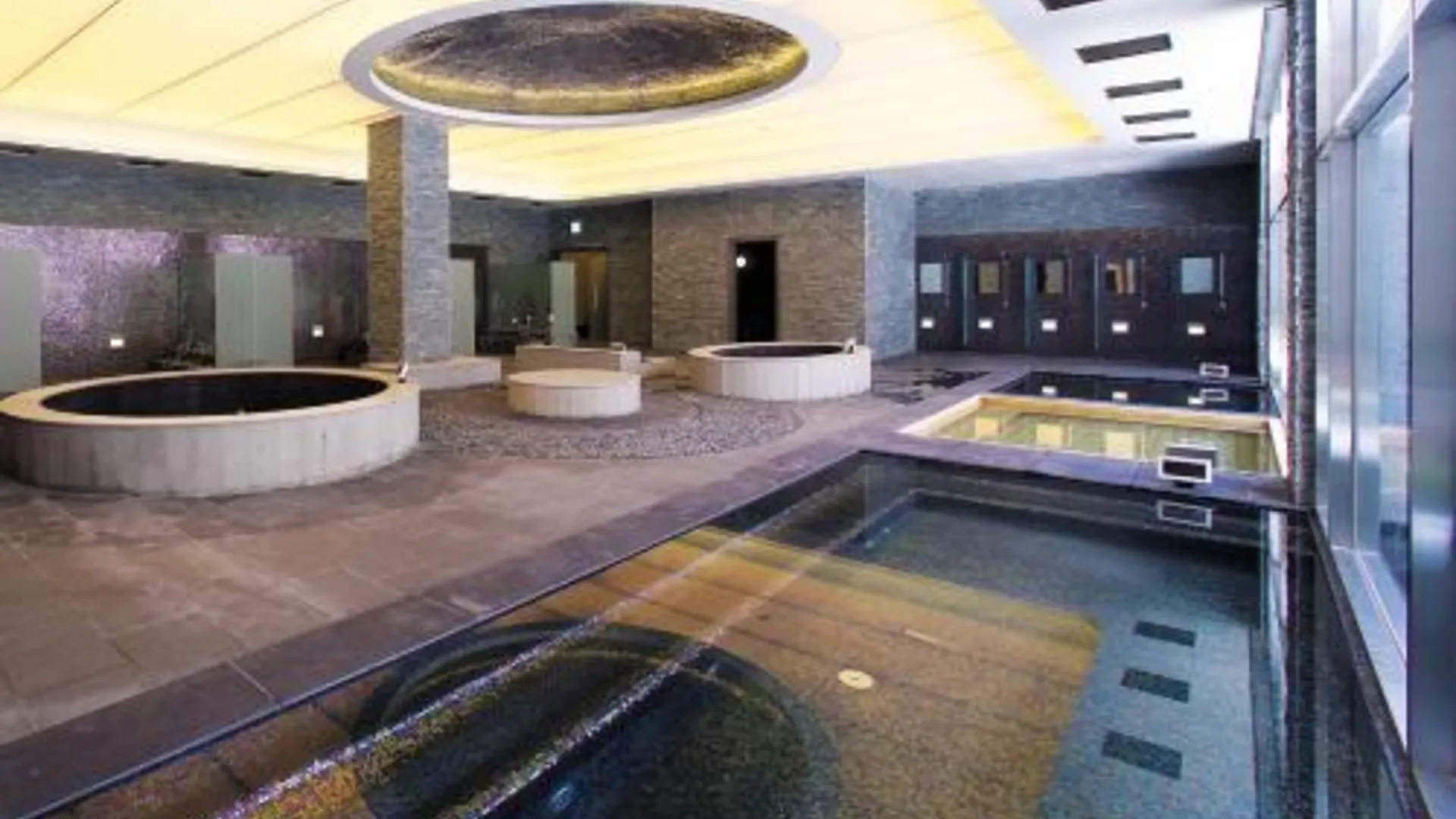 창원 그랜드 머큐어 앰배서더 창원 5성급 호텔 수영장