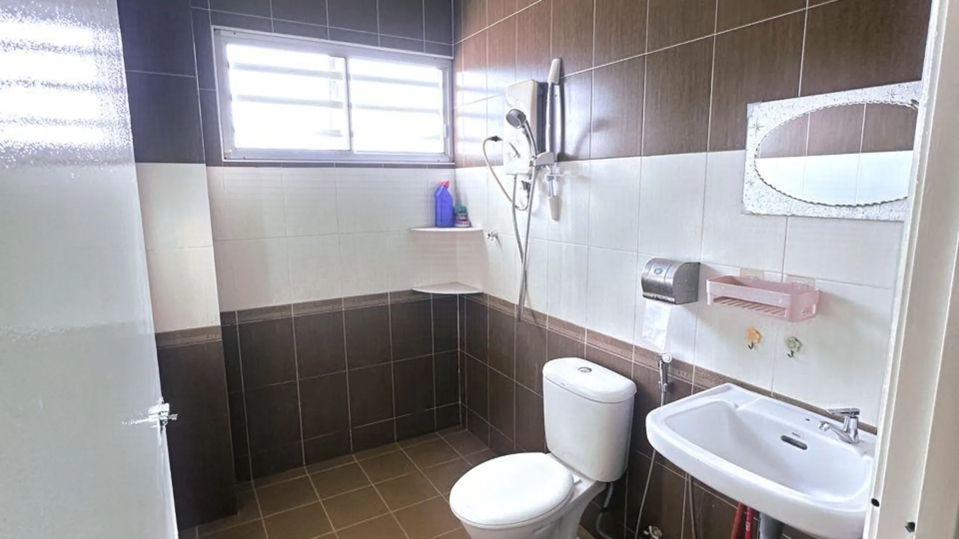 이포 쿠알라 캉사르 타운의 프라이빗 하우스 (m², 침실 5개, 프라이빗 욕실 4개) 1성급 싱글룸 수영장