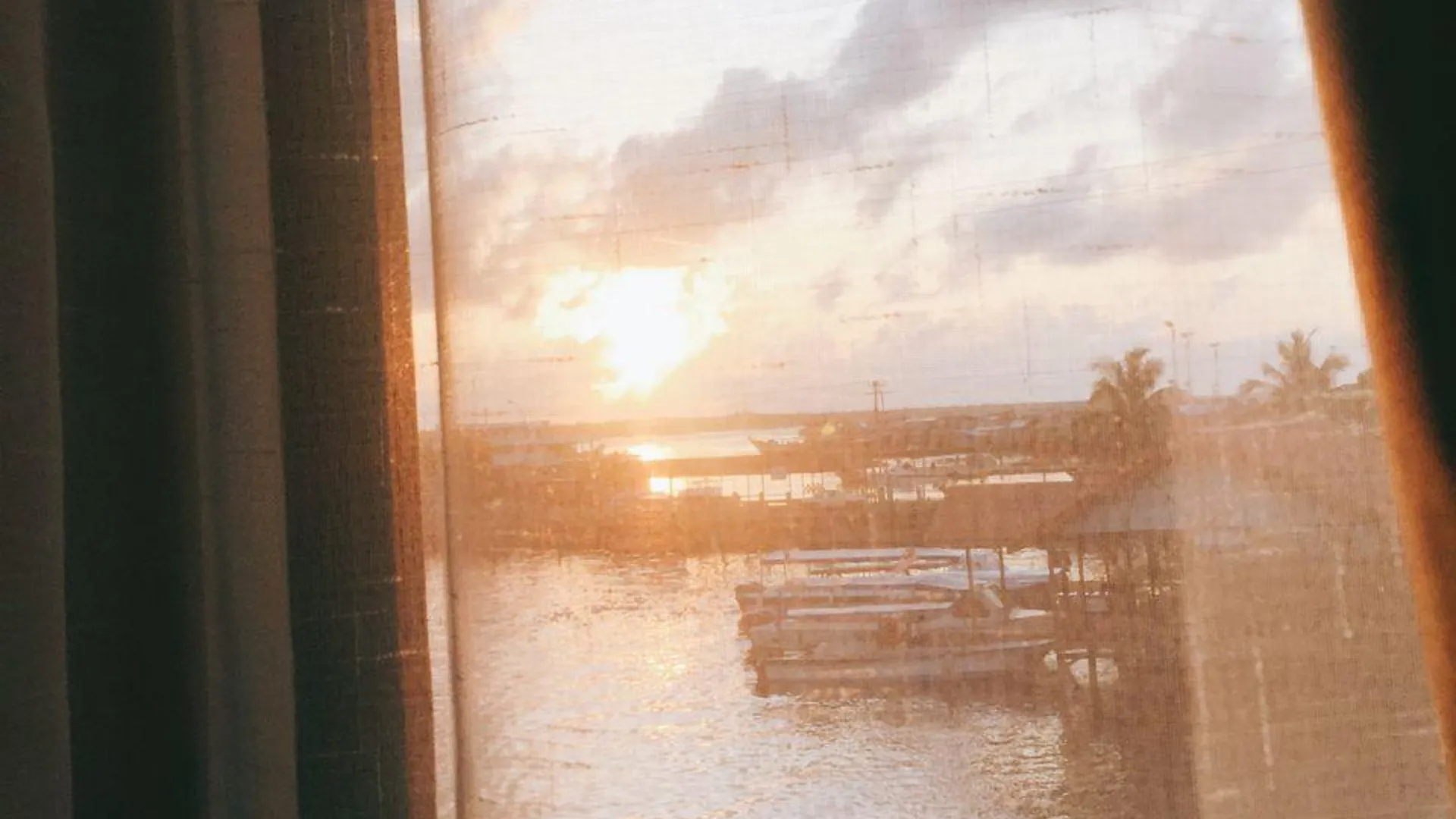 셈포르나 타맨 반다르 셈포르나의 프라이빗 하우스 (m², 침실 1개, 프라이빗 욕실 1개) 1성급 싱글룸 부대시설