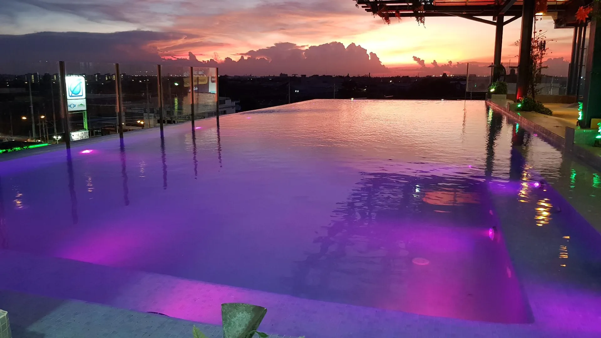 방콕 블루텔 레지던스 방콕 임팩트 - 1 타임 드롭-오프 서비스 투 임팩트 5성급 호텔 수영장