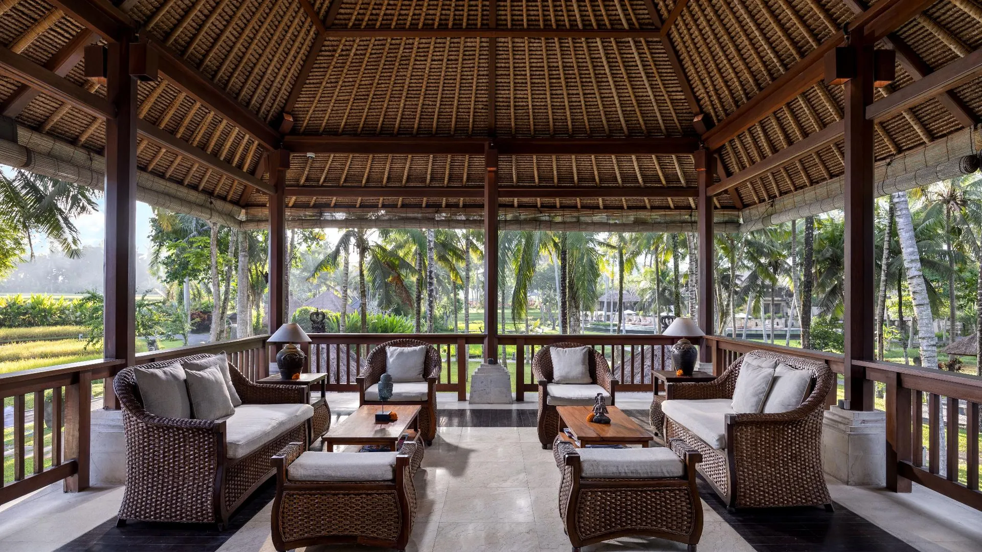 발리 더 우버드 빌리지 리조트 5성급 호텔 로비