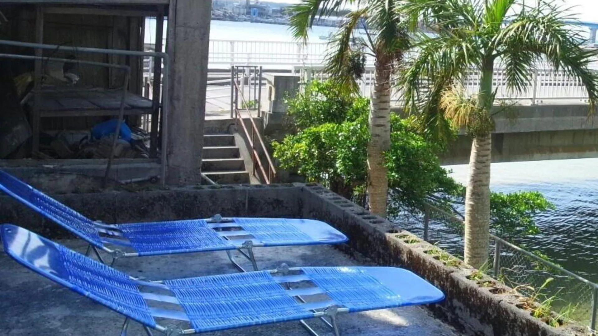 오키나와 본섬 게스트하우스 난데야넨 1성급 호텔 로비