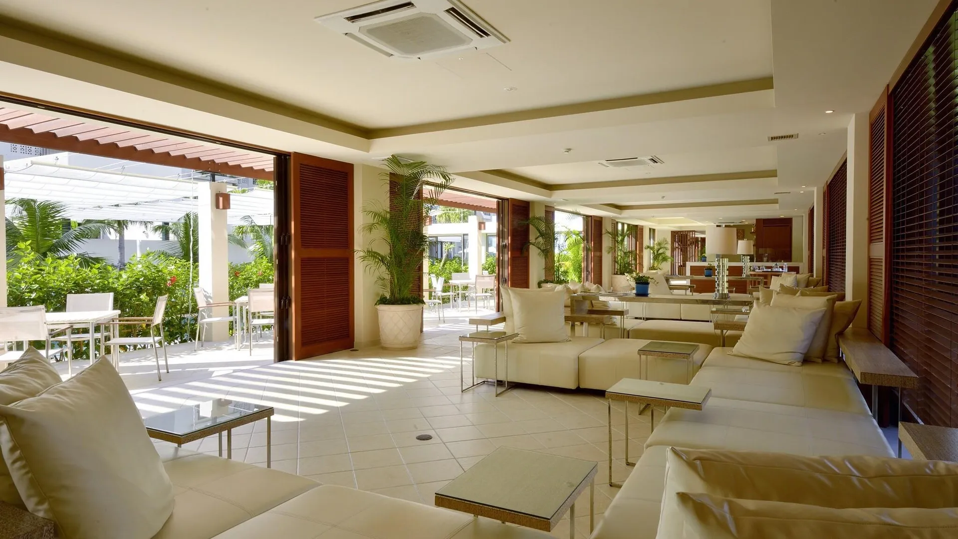 오키나와 본섬 더 테라스 클럽 웰니스 탈라소 앳 부세나 5성급 호텔 수영장