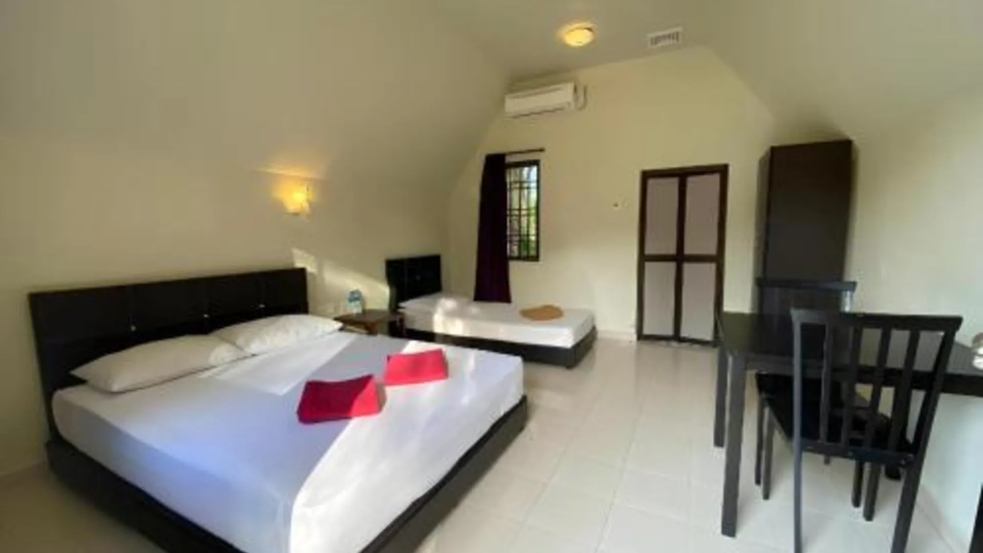 코타 팅기 Hotel O Sedili Inn Resort 3성급 호텔 스위트룸