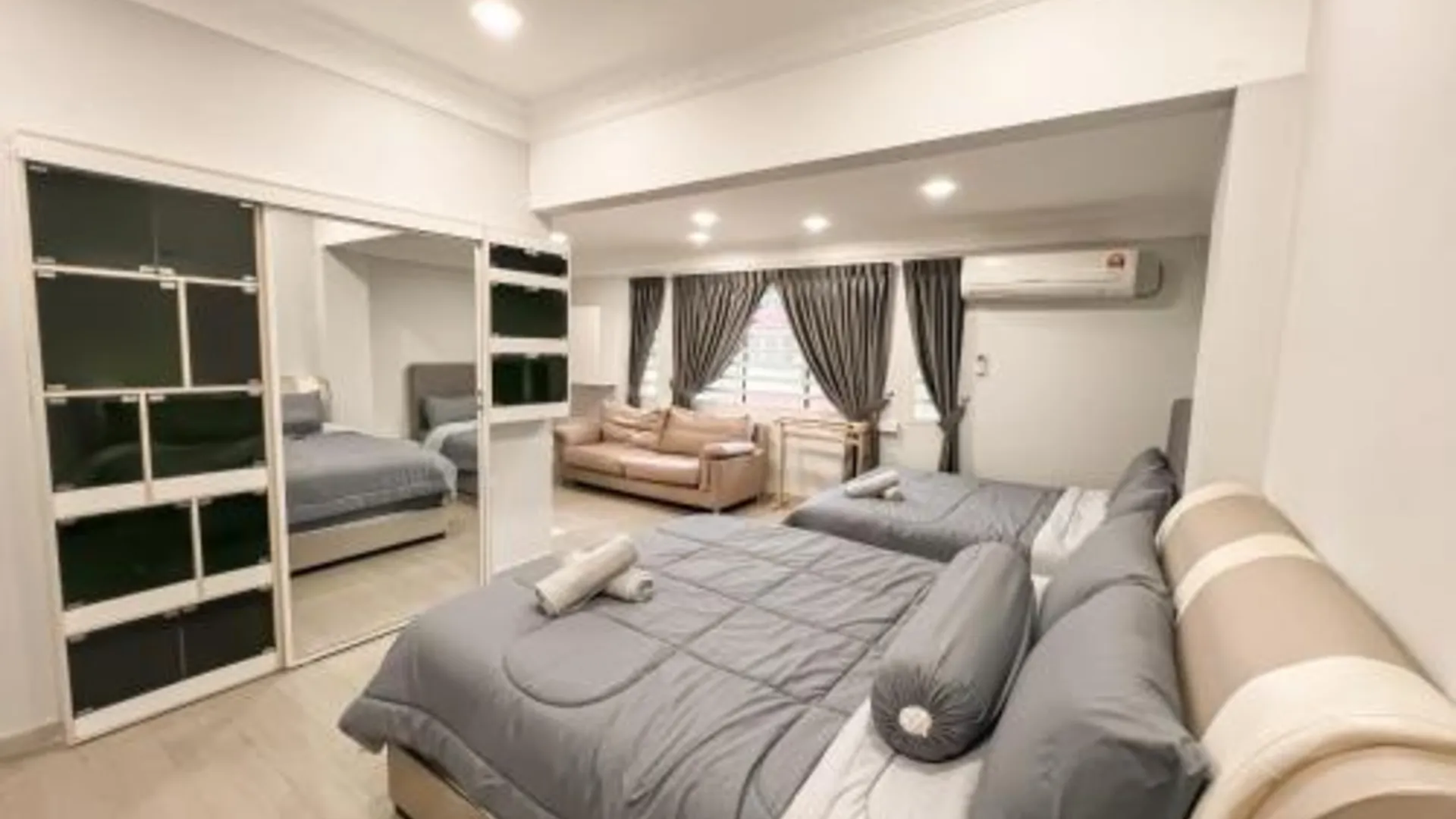 이포 타만 반다라야의 프라이빗 하우스 (m², 침실 4개, 프라이빗 욕실 4개) 3성급 게스트하우스 스위트룸