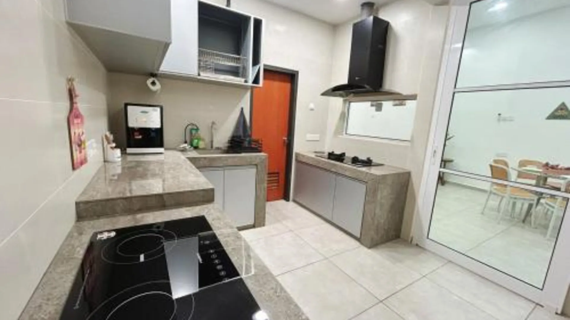 말라카 바투 베렌담의 프라이빗 하우스 (m², 침실 3개, 프라이빗 욕실 3개) 2성급 게스트하우스 로비