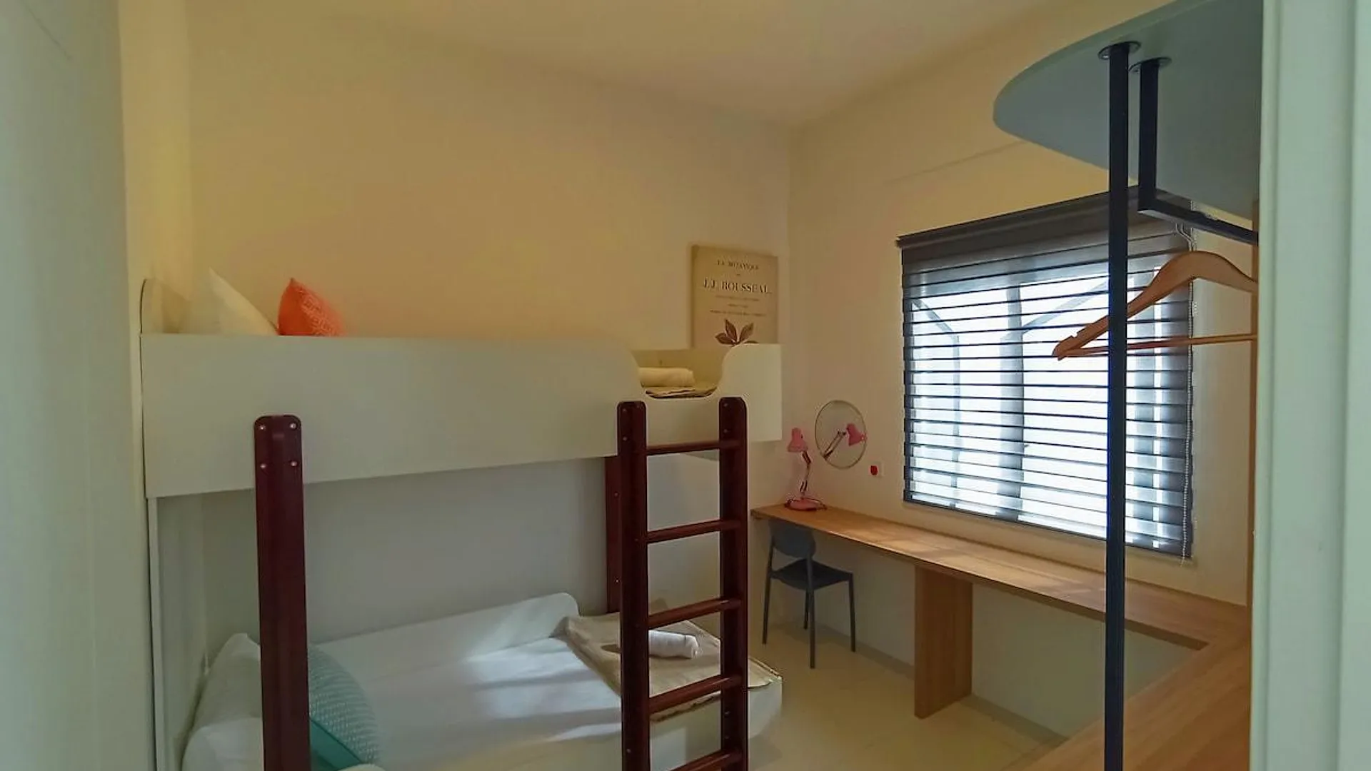 고펭 반다르 세리 이스칸다르의 프라이빗 하우스 (452m², 침실 2개, 프라이빗 욕실 1개) 2성급 싱글룸 스위트룸