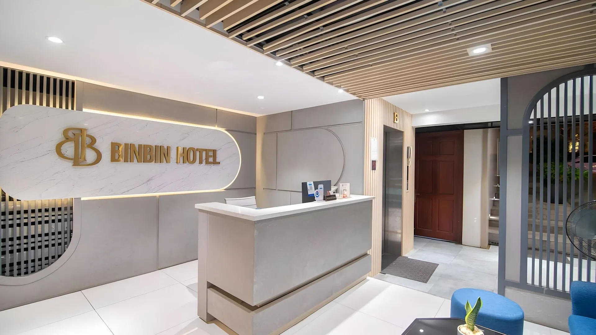 호치민 빈 빈 호텔 8 - 선라이즈 시티 디스트릭트 7 근처 2성급 호텔 로비