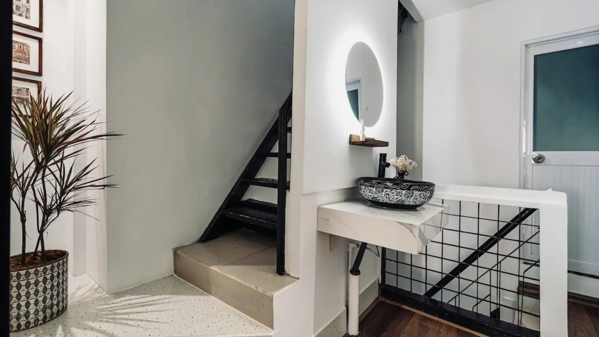 호치민 3rd floor big balcony studio, center of HCM city ! 2성급 싱글룸 로비