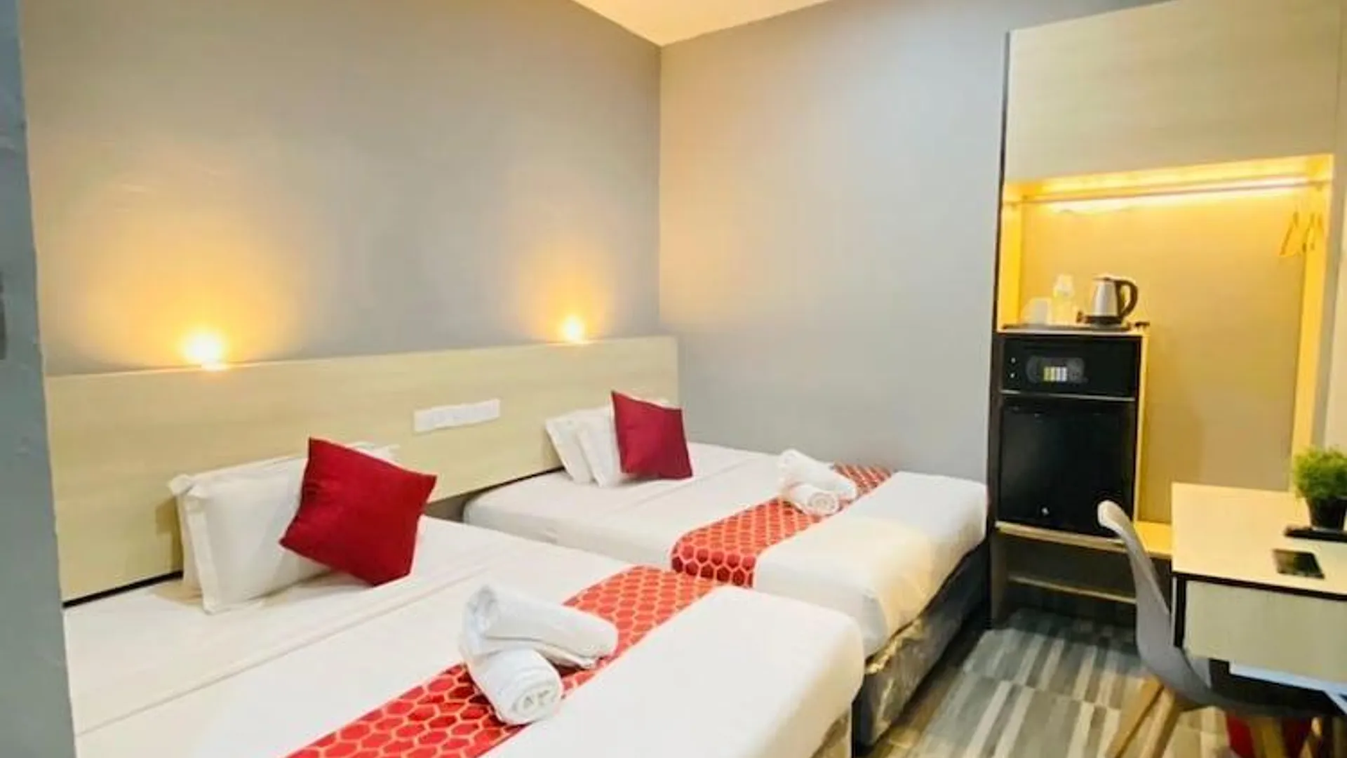 쿠알라테렝가누 DJ 시티 인 호텔 2성급 호텔 스위트룸