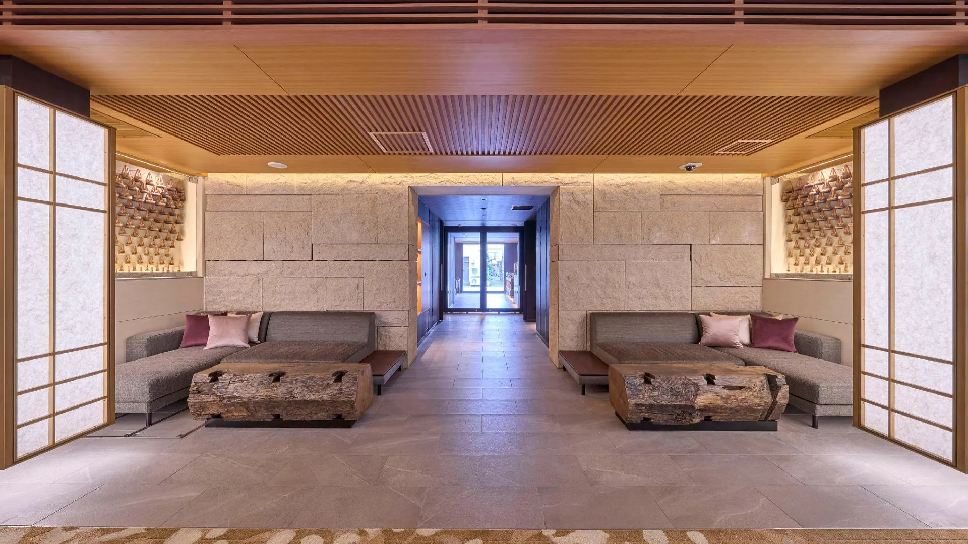 교토 카야 교토 니조 캐슬, BW 시그니처 컬렉션 4성급 호텔 로비