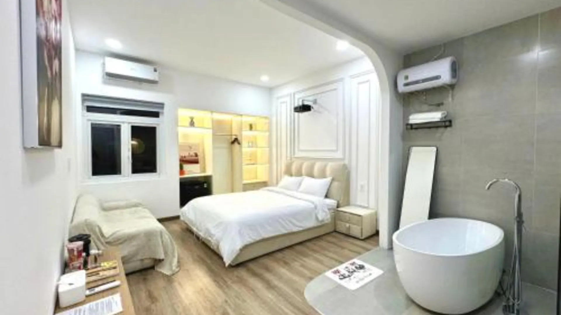 호치민 참스 호텔 앤 홈스테이 5성급 호텔 스위트룸