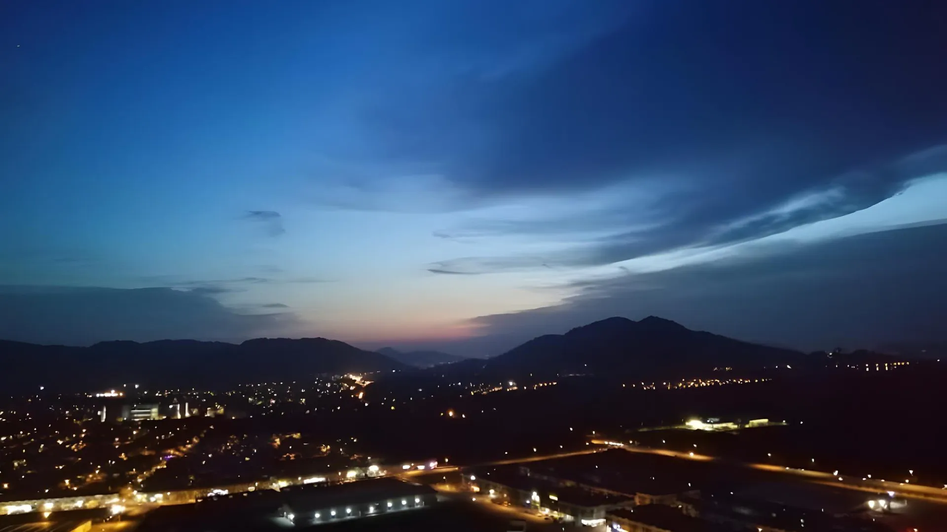 세리 만중 세리 만중의 아파트먼트 (1500m², 침실 3개, 프라이빗 욕실 2개) 1성급 싱글룸 로비