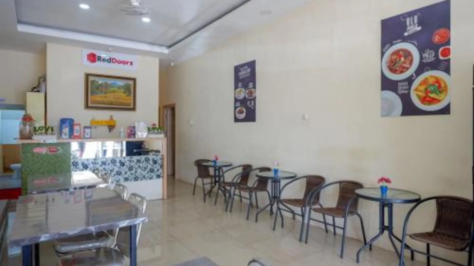 마카사르 레드도어즈 플러스 앳 로사리 마카사르 3성급 호텔 외관