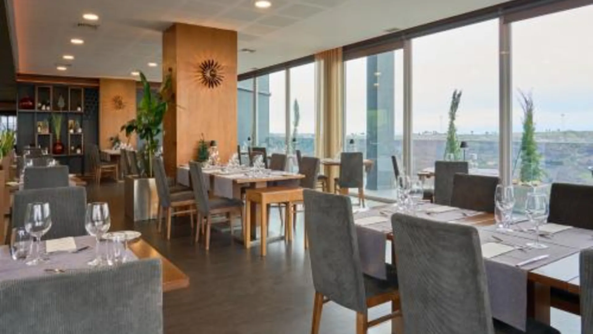 구아다 Hotel Versatile 4성급 호텔 레스토랑