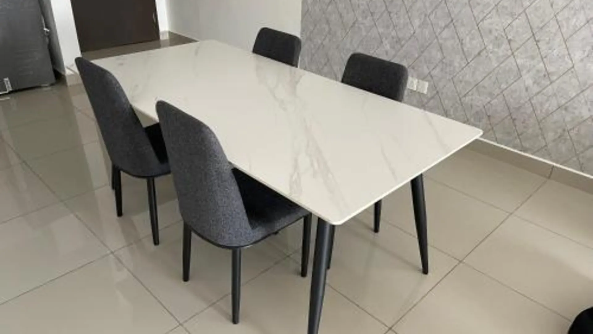 이포 캄풍 쿠차이의 아파트먼트 (86m², 침실 3개, 프라이빗 욕실 2개) 4성급 싱글룸 부대시설