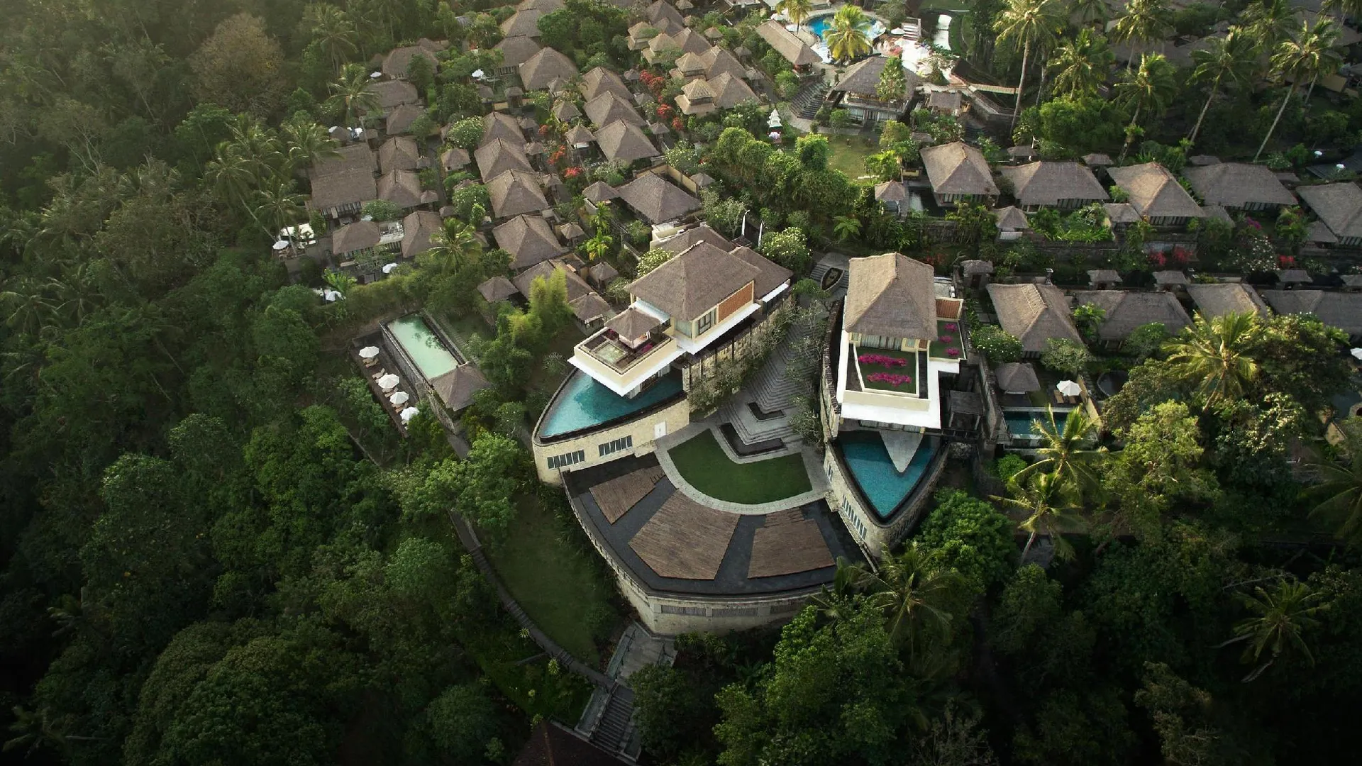 발리 카만달루 우붓 리조트 5성급 호텔 객실