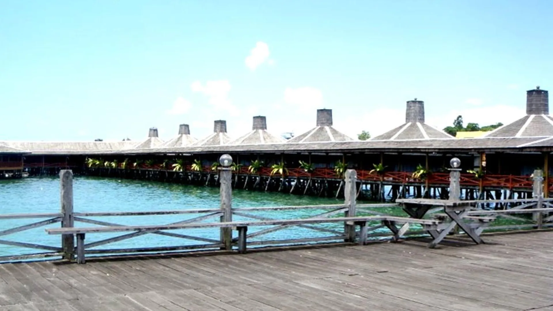 셈포르나 드래곤 인 플로팅 리조트 1성급 호텔 레스토랑