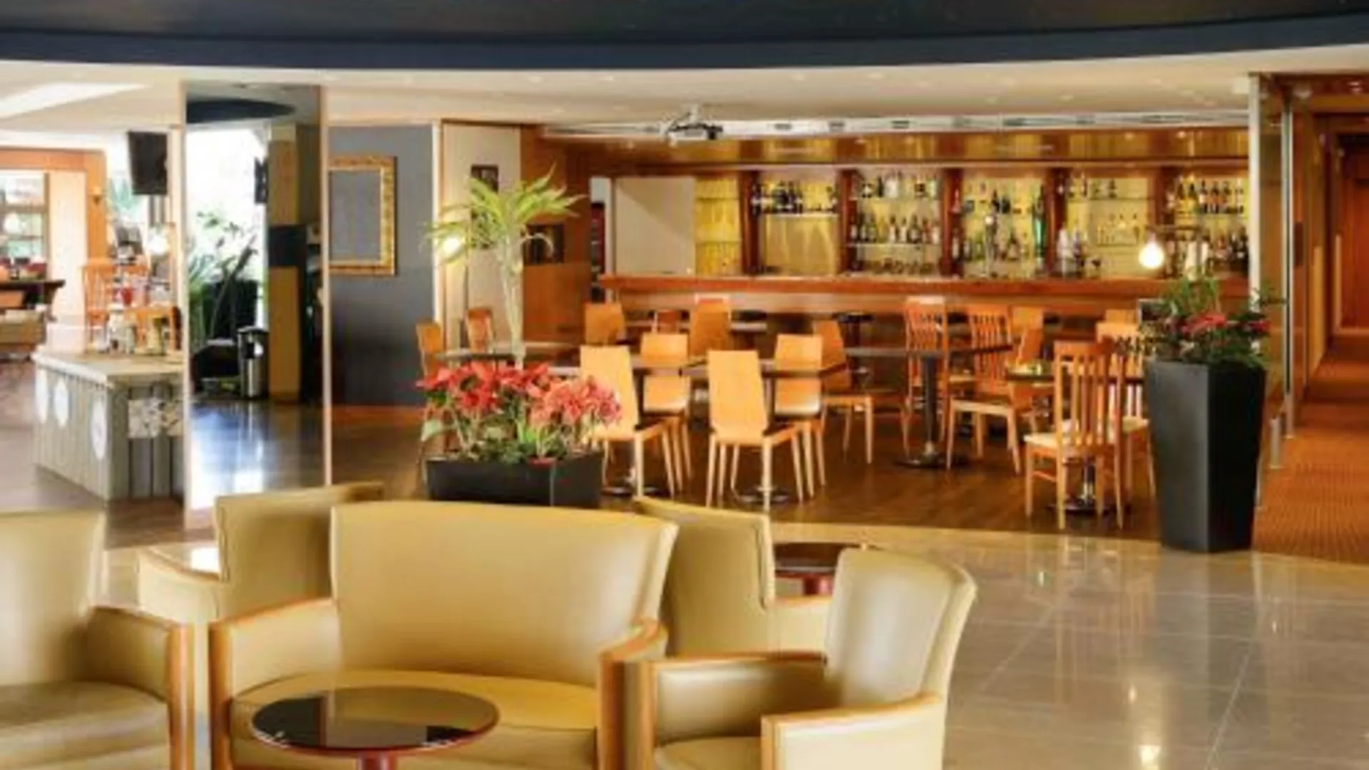 빌라 노바 드 가이아 노보텔 포르투 가이아 4성급 호텔 외관