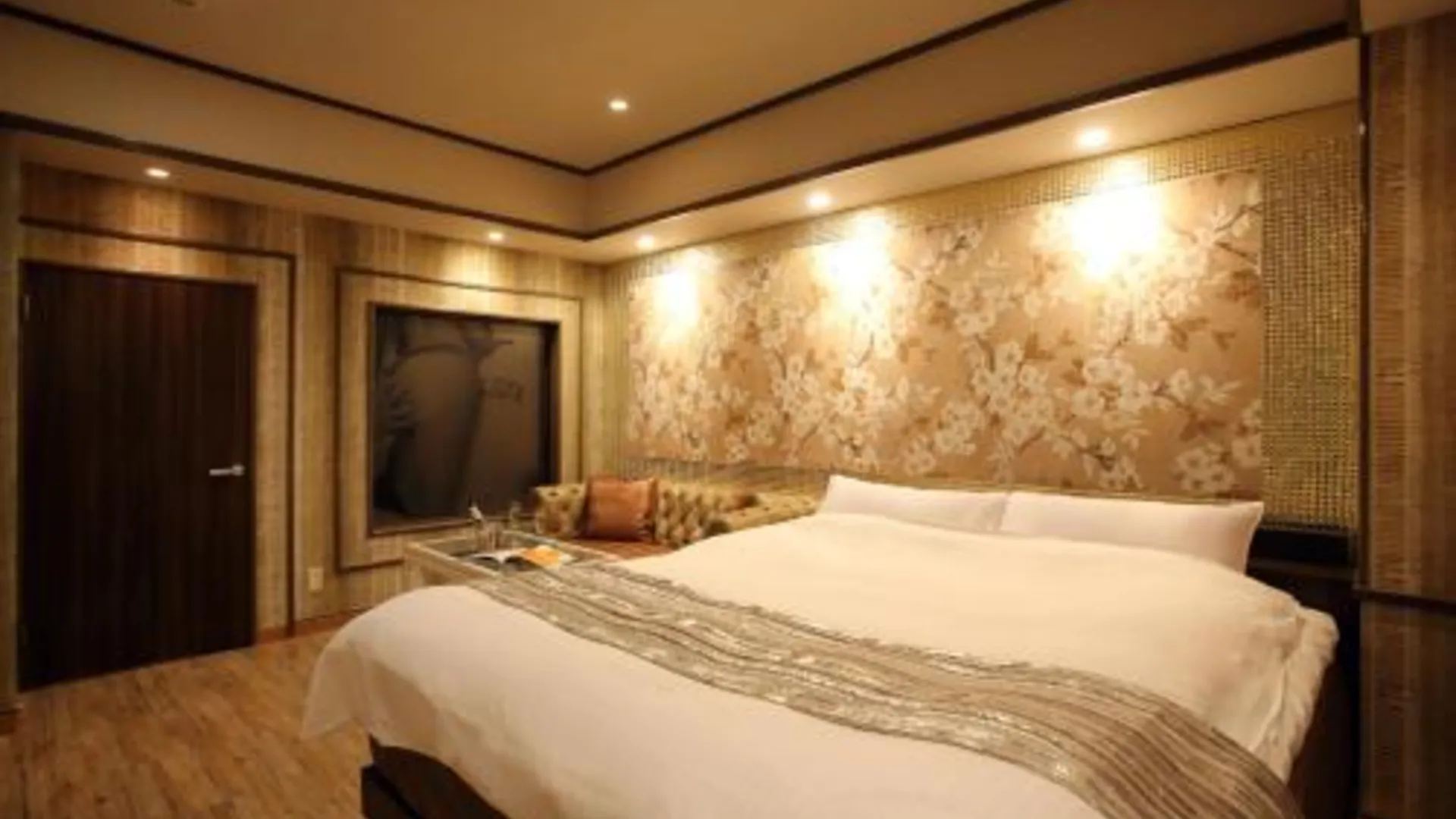 후쿠오카 Fukuoka Little Chapel Christmas (Love Hotel) 3성급 호텔 스위트룸