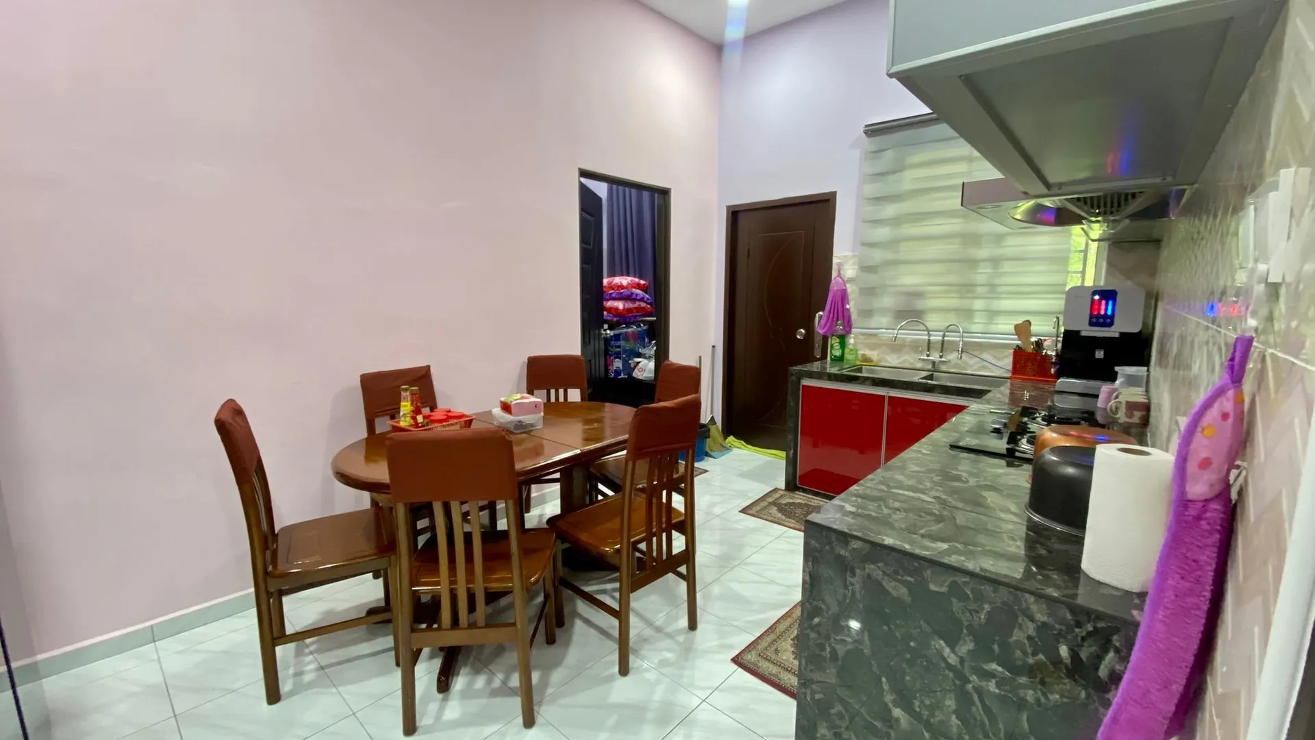 쿠알라 네랑 포콕 세나의 프라이빗 하우스 (850m², 침실 3개, 프라이빗 욕실 2개) 2성급 싱글룸 외관