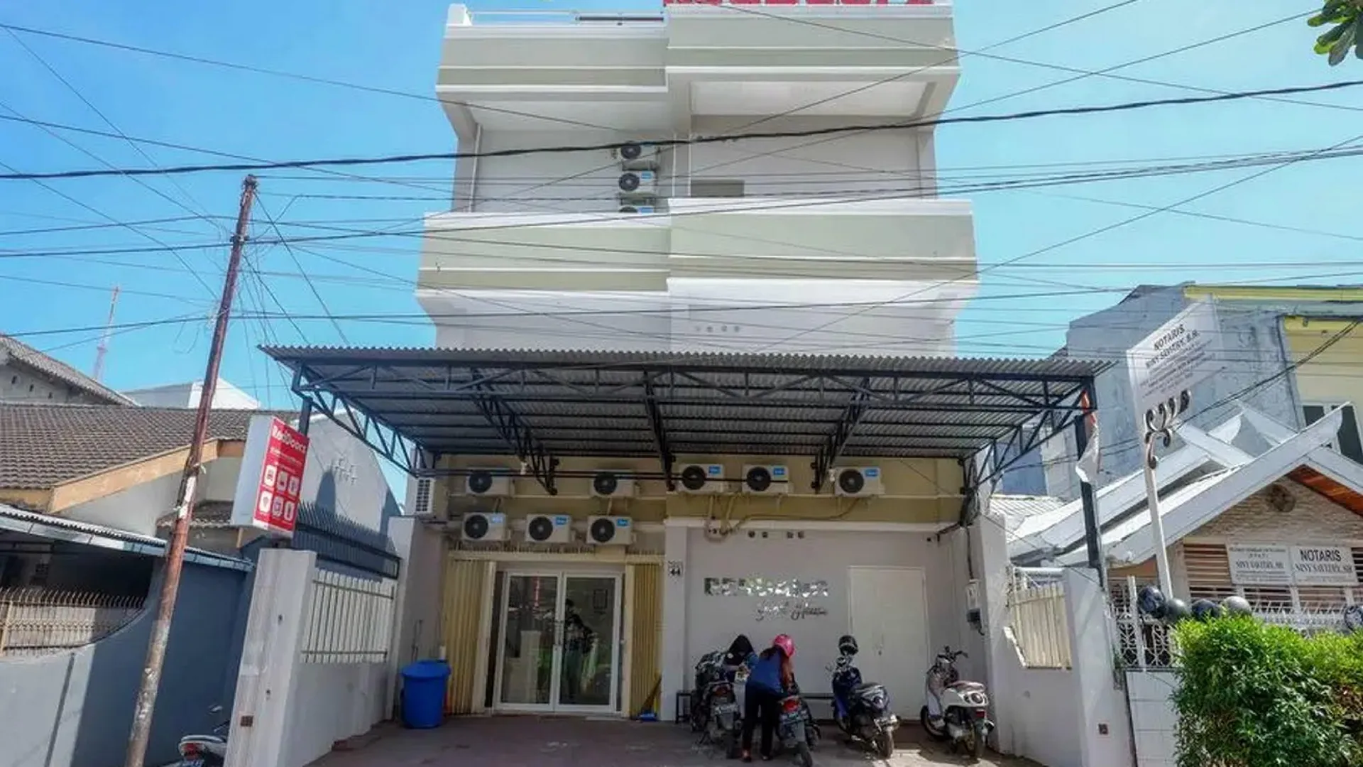 마카사르 RedDoorz near Mall Ratu Indah 3 2성급 호텔 레스토랑