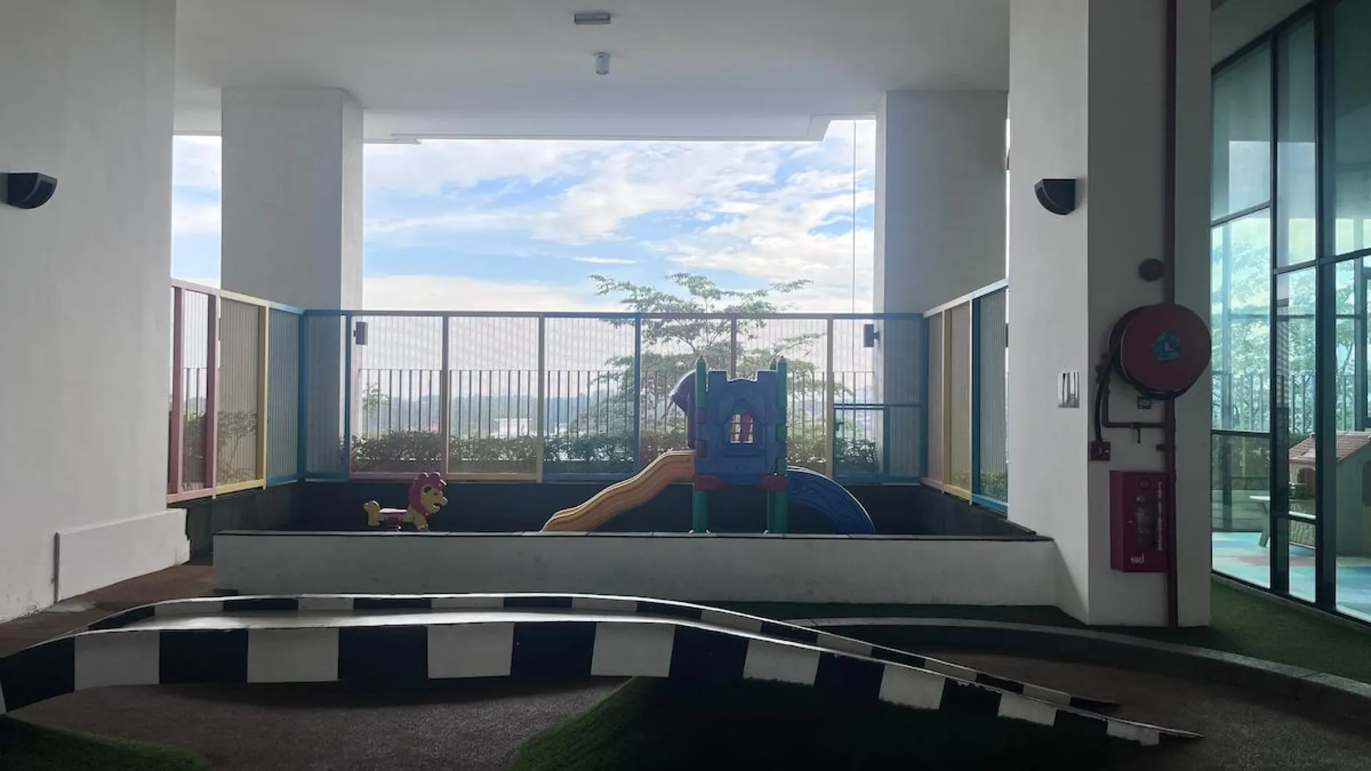 조호바루 / 조호르바루 수투랑바루의 프라이빗 하우스 (m², 침실 4개, 프라이빗 욕실 3개) 4성급 게스트하우스 수영장