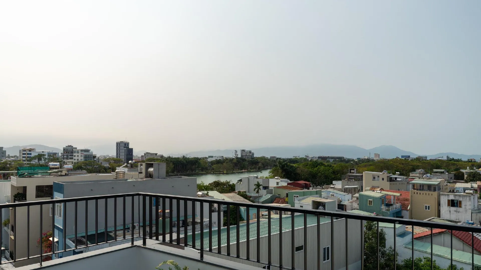 다낭 하이쩌우의 아파트먼트 (570m², 침실 18개, 프라이빗 욕실 18개) 4성급 게스트하우스 레스토랑