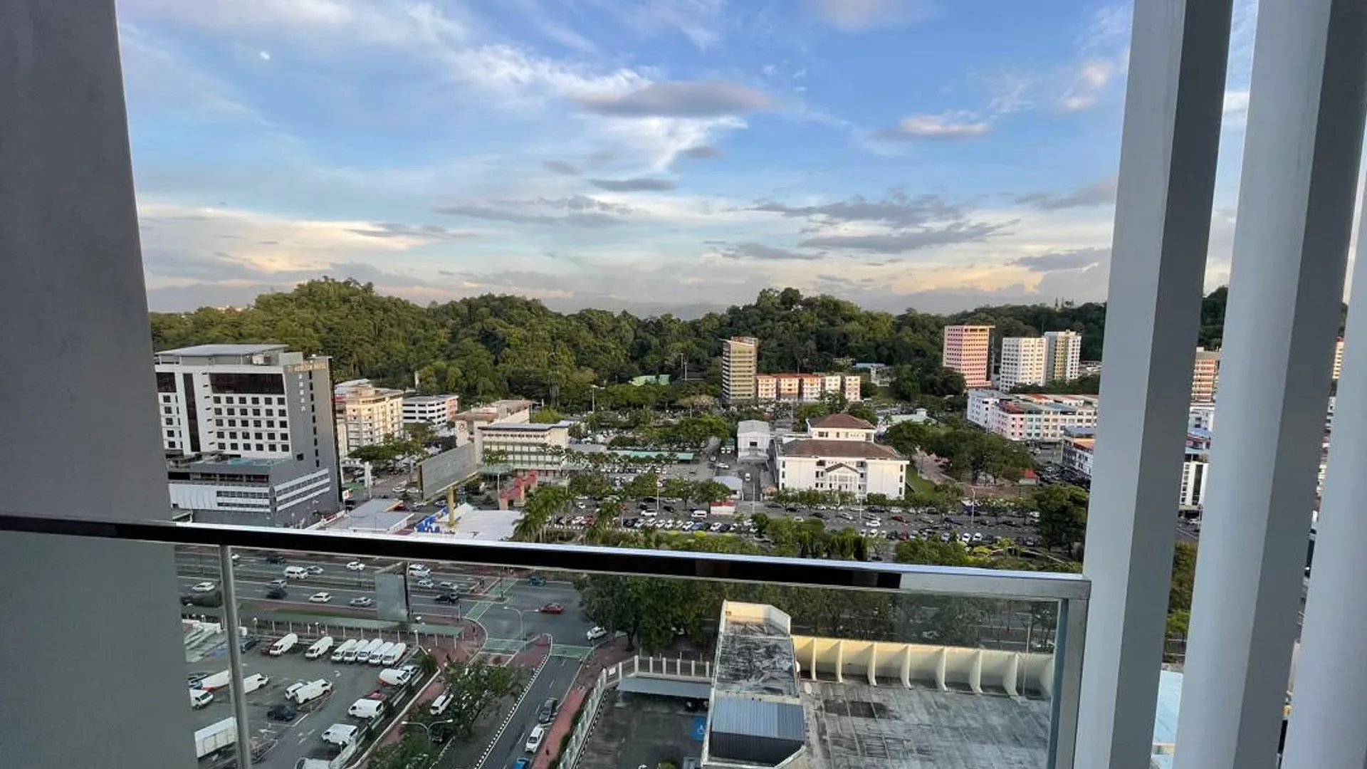 코타키나발루 시티 센터의 프라이빗 하우스 (m², 침실 2개, 프라이빗 욕실 1개) 3성급 싱글룸 레스토랑