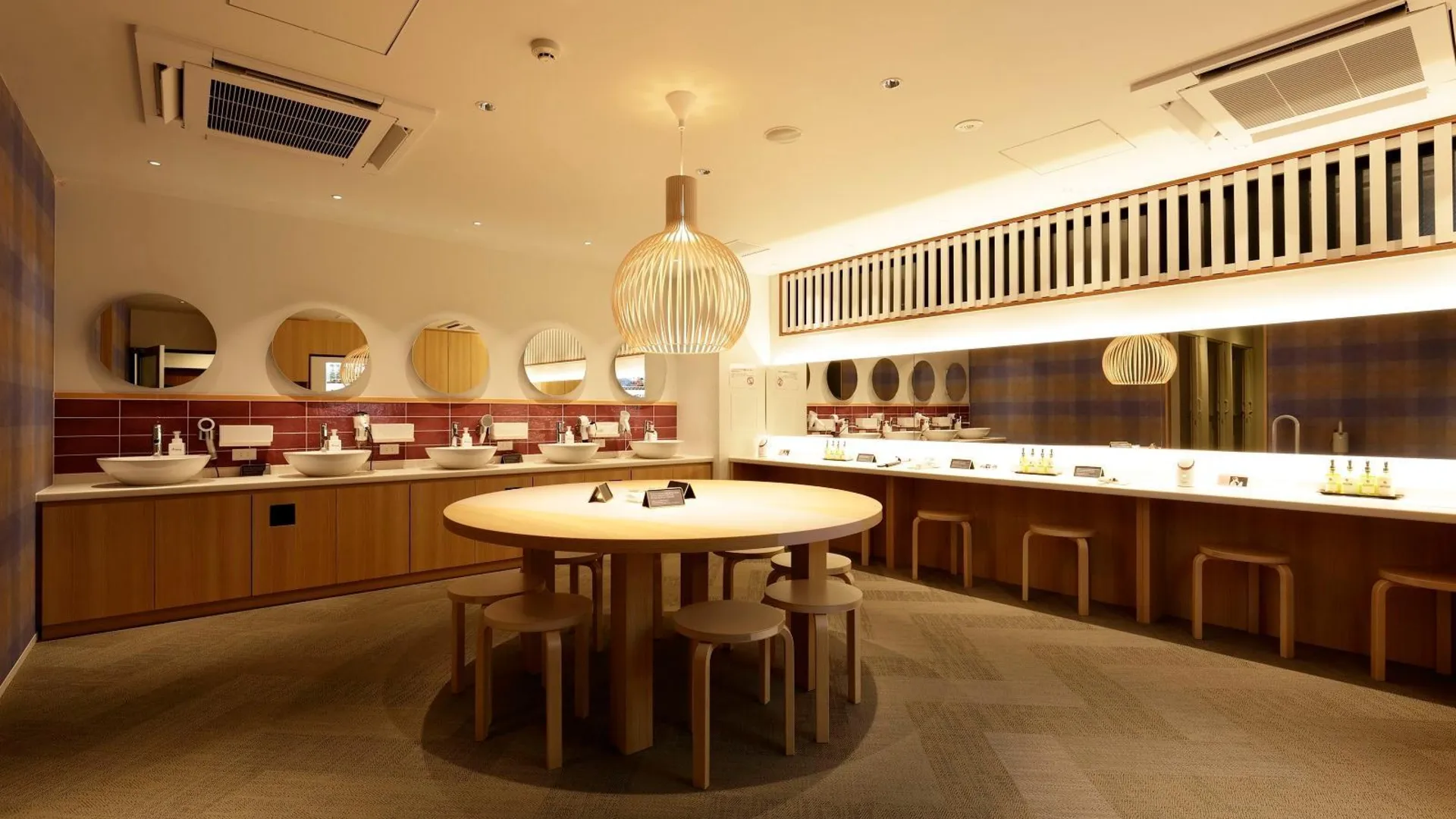 교토 위베이스 교토 2성급 호텔 로비