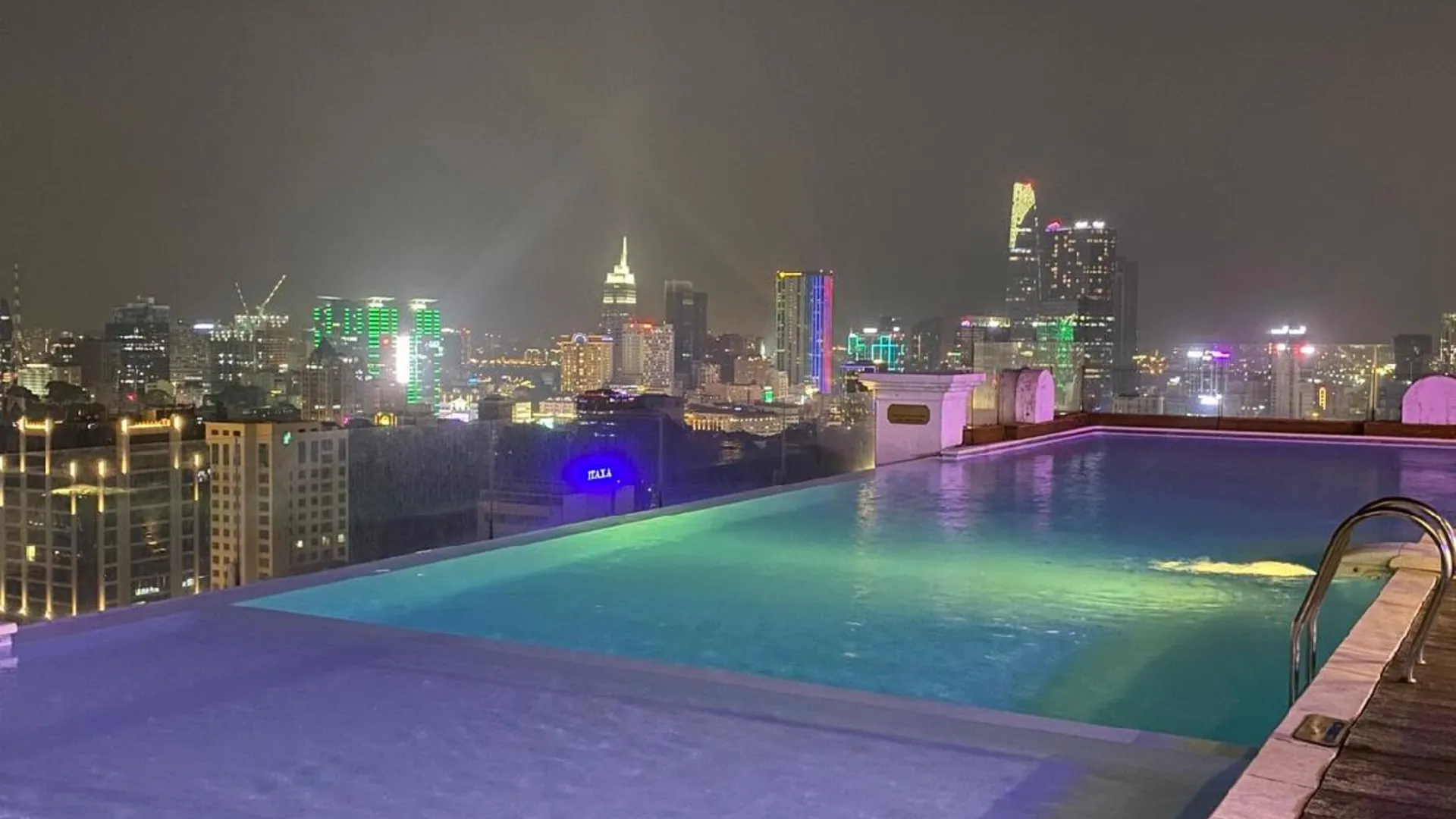 호치민 1군의 프라이빗 하우스 (117m², 침실 2개, 프라이빗 욕실 2개) 4성급 싱글룸 로비