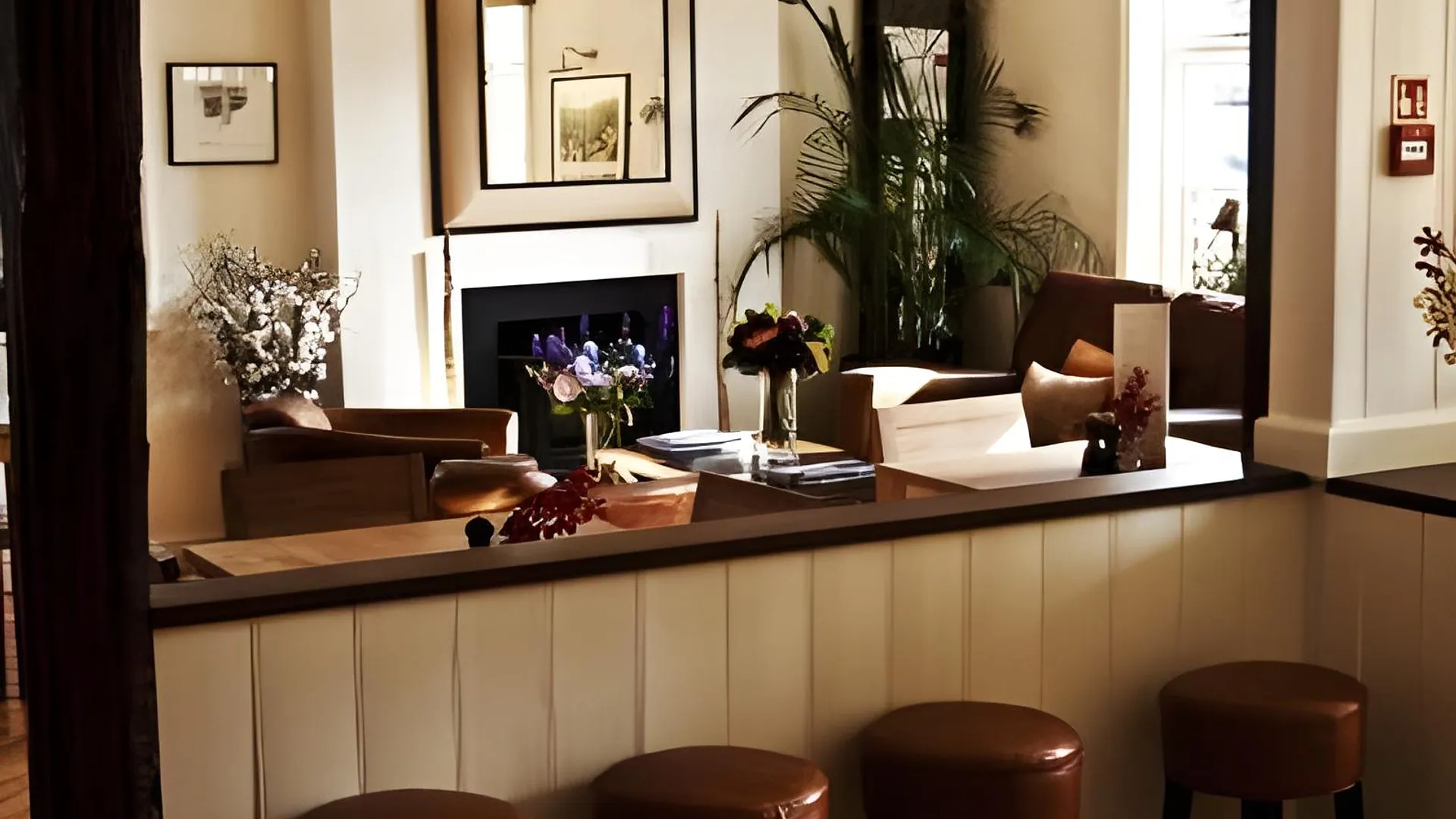 치딩폴드 The Swan Inn 4성급 호텔 외관