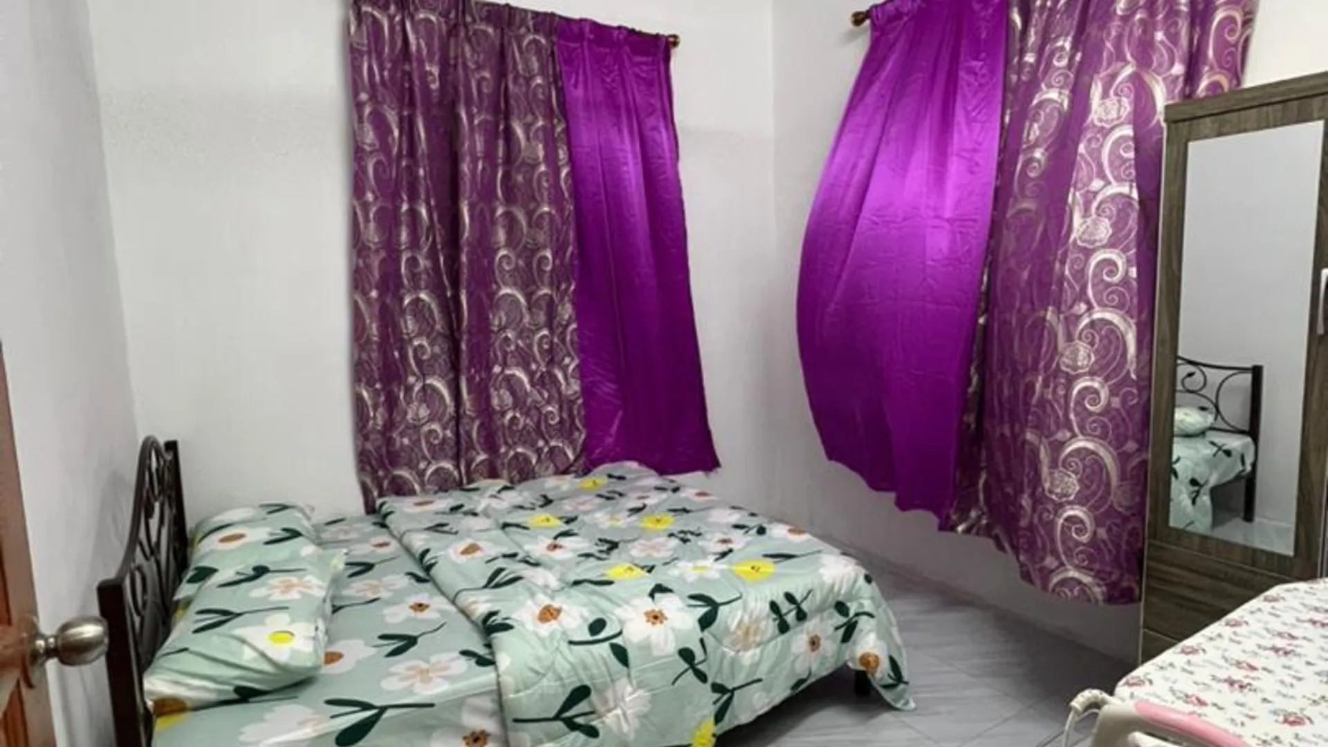 쿠안탄 반다르 인데라 마코타의 프라이빗 하우스 (m², 침실 3개, 프라이빗 욕실 2개) 2성급 싱글룸 수영장