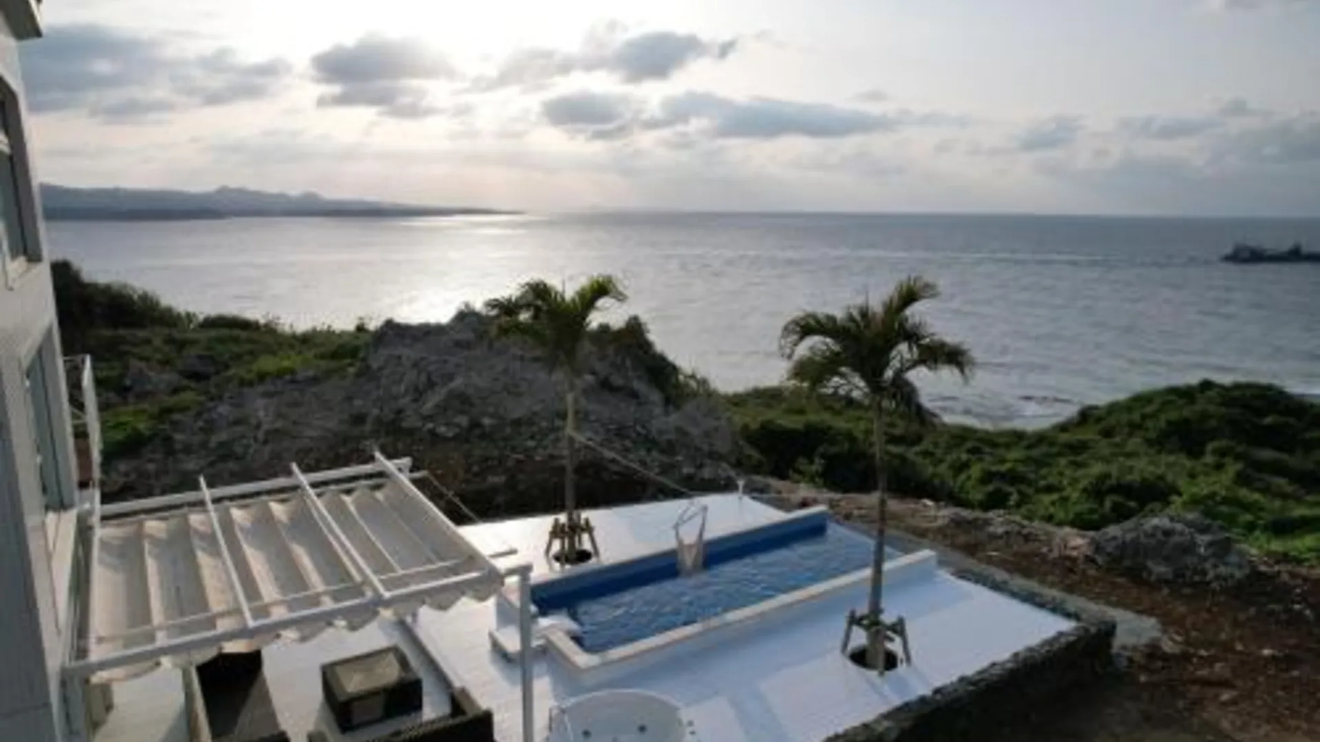 오키나와 본섬 B BASE KOURI iSLAND 4성급 싱글룸 외관