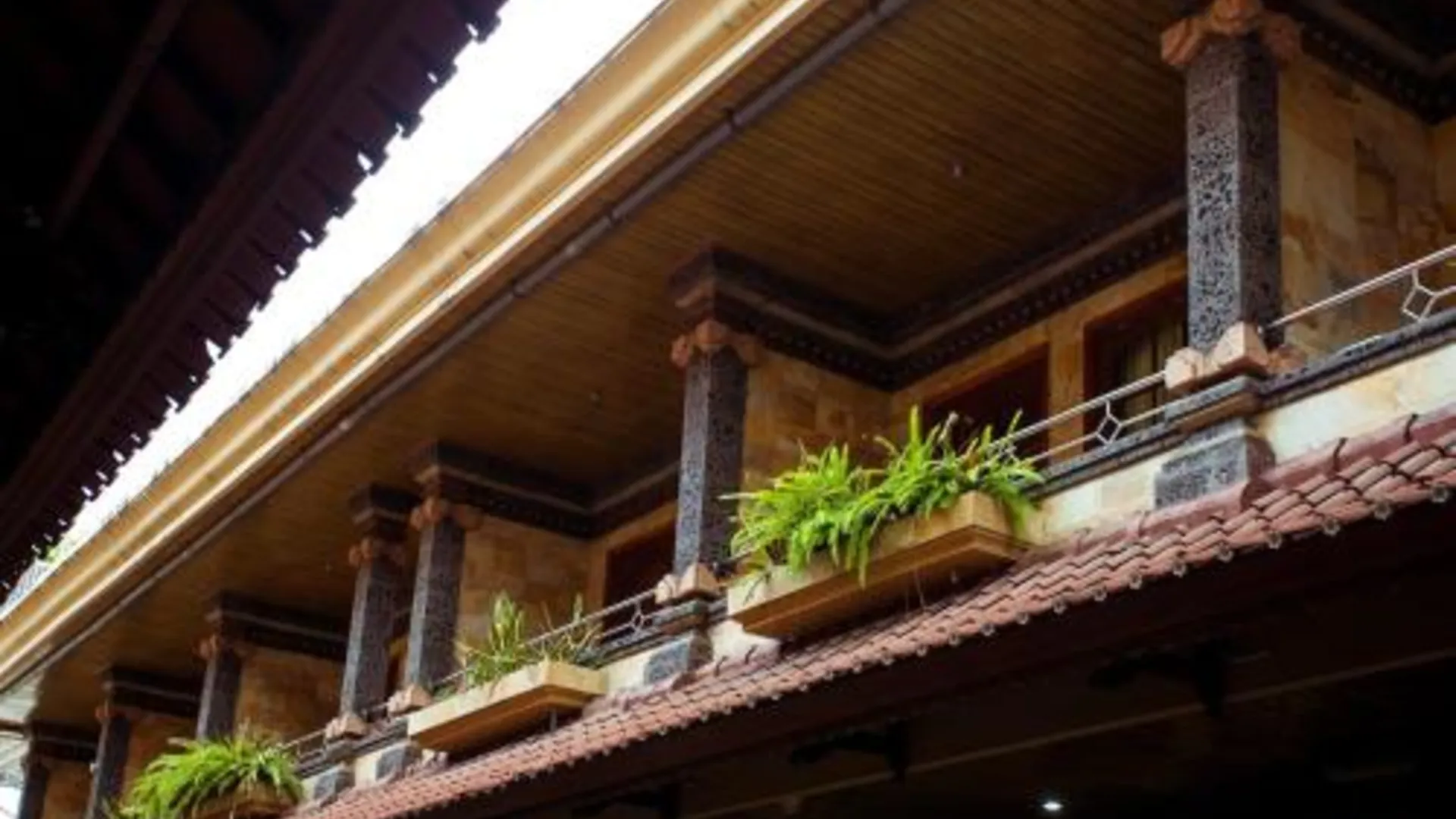 발리 세가라 사두 인 쿠타 2성급 호텔 외관