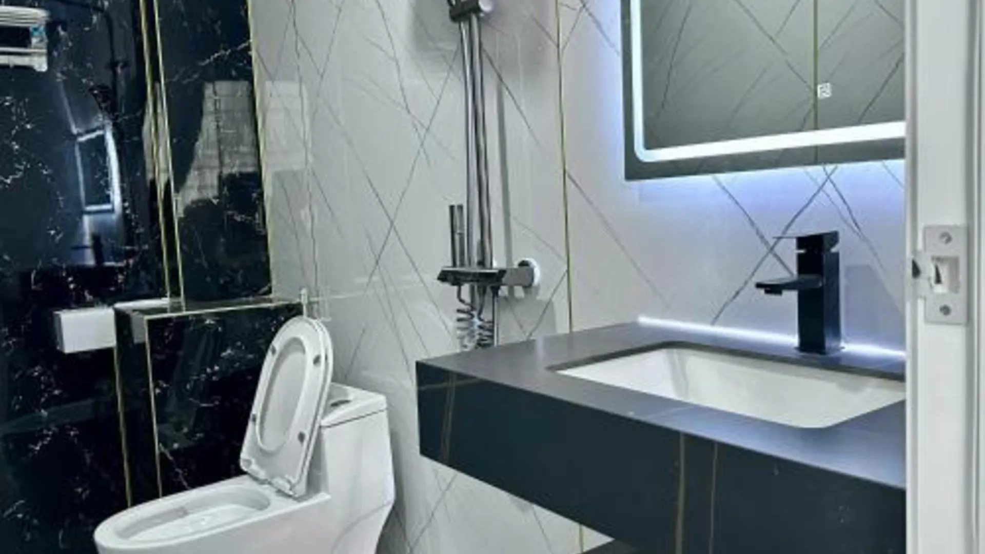 호치민 Studio ban công, tách bếp, full nội thất Quận1 호텔 스위트룸