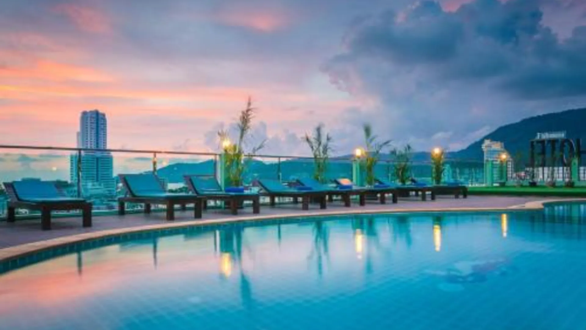 푸켓 애드 플러스 호텔 앤 스파 3성급 호텔 스위트룸