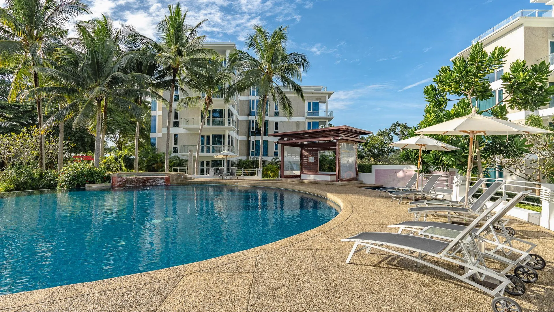 푸켓 스플래시 비치 리조트 푸켓; 패밀리 프렌들리 워터파크 리조트 푸켓 에어포트 근처 5성급 호텔 로비