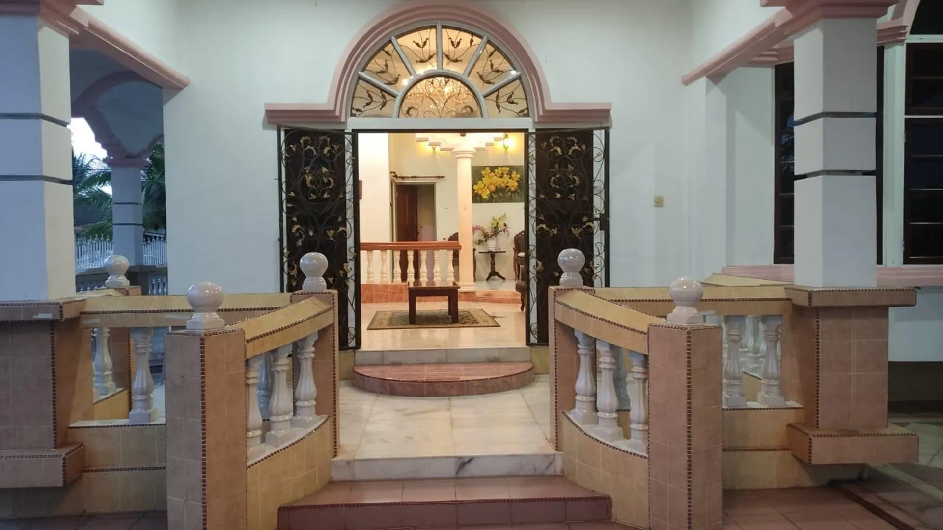 쿠안탄 반다르 인데라 마코타의 빌라 (4000m², 침실 5개, 프라이빗 욕실 4개) 4성급 싱글룸 외관