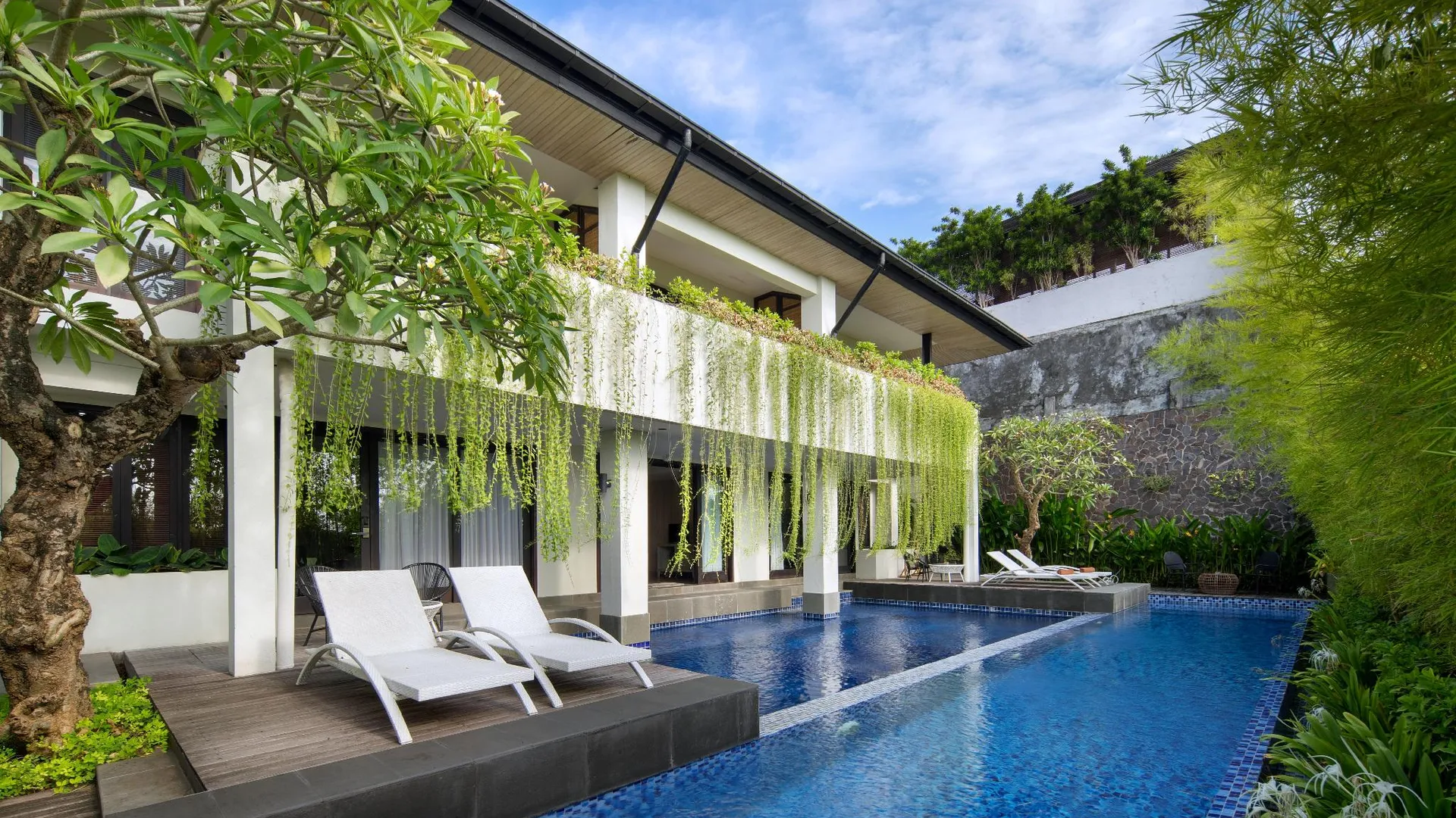 발리 아만트라나 짱구 4성급 호텔 객실