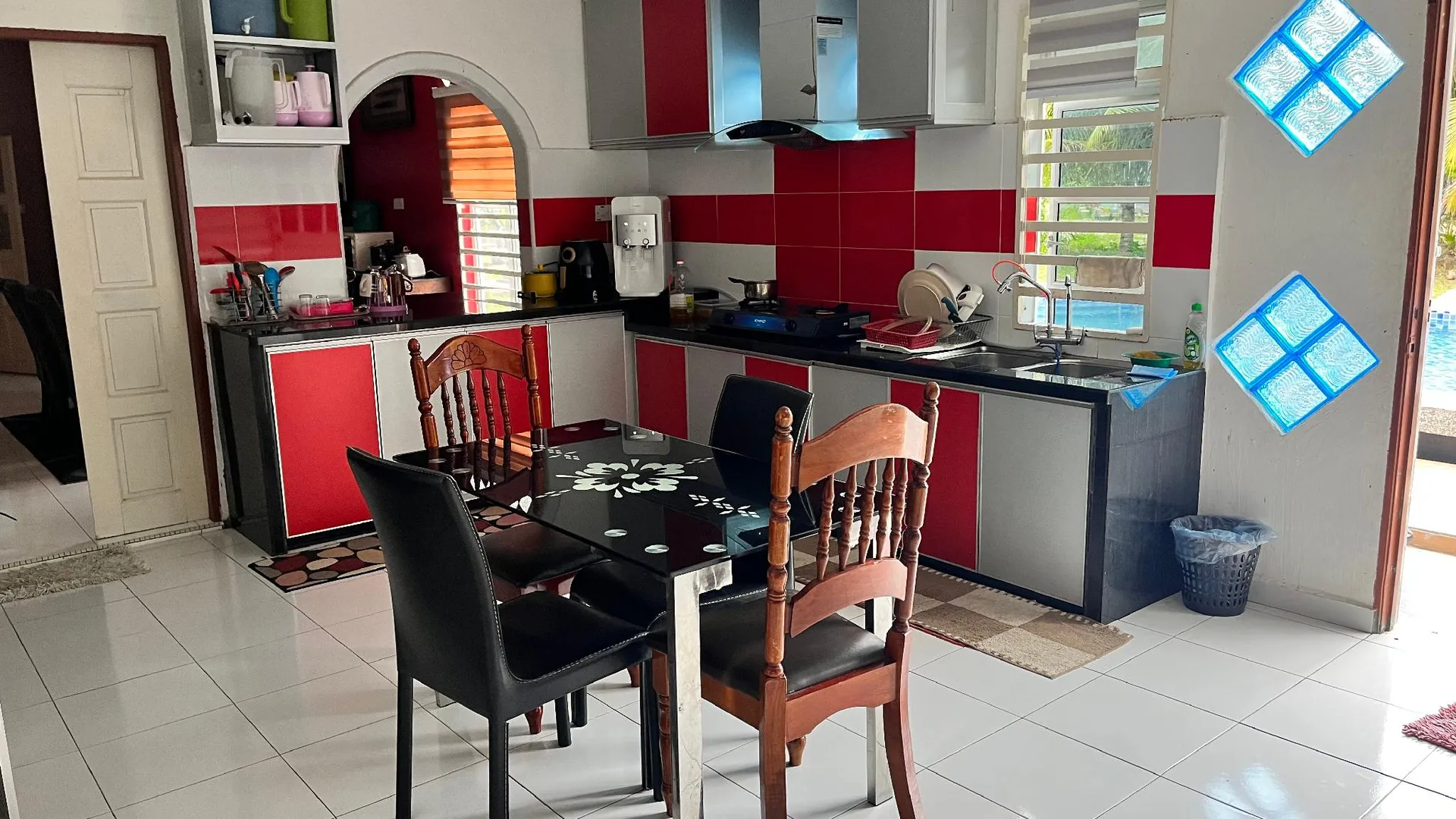 쿠알라 네랑 지트라의 프라이빗 하우스 (2400m², 침실 5개, 프라이빗 욕실 4개) 3성급 싱글룸 레스토랑