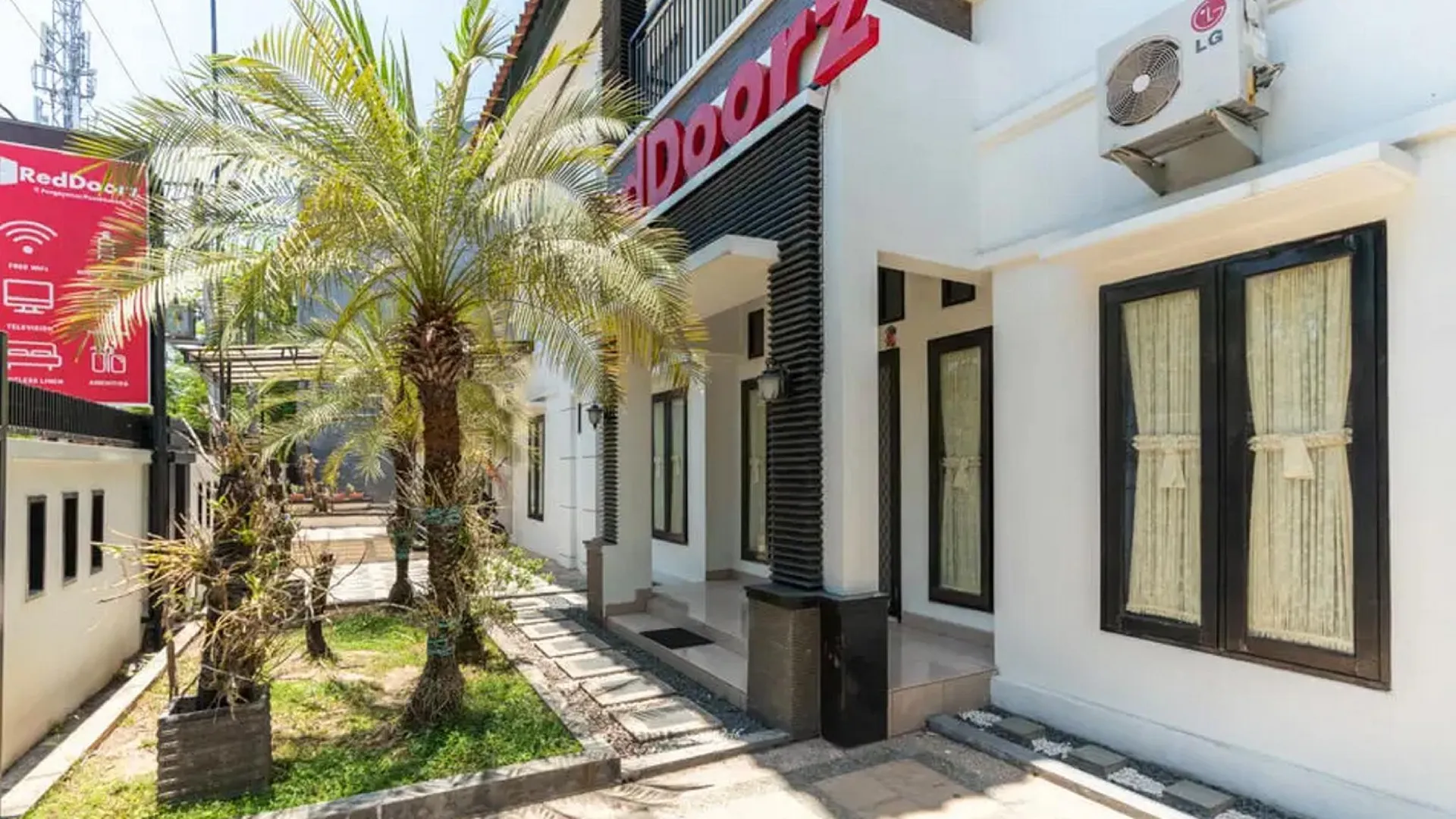 마카사르 레드도어즈 @ 펭가요만 파나쿠캉 3 2성급 호텔 수영장