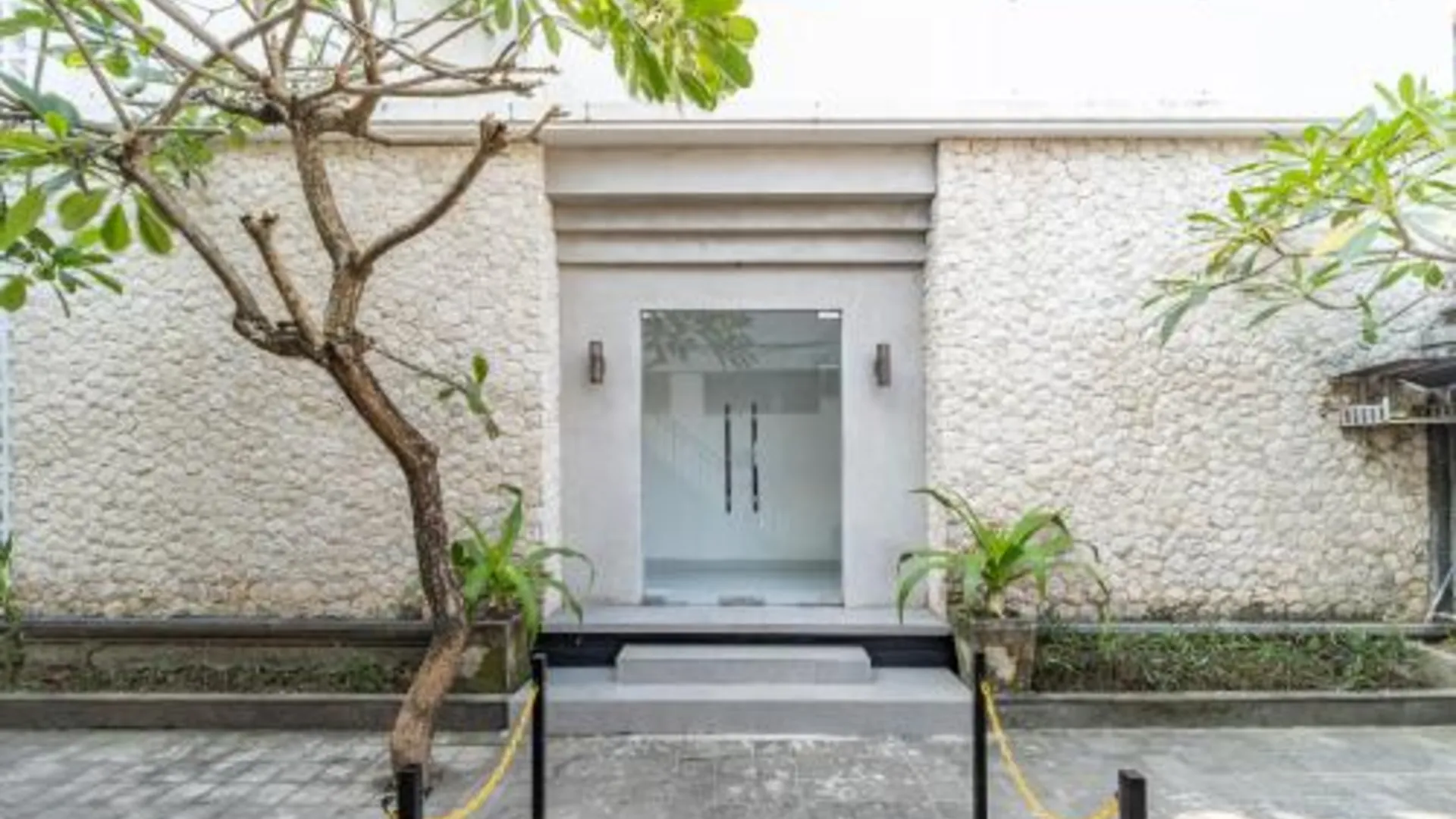 발리 스리크리나 스미냑 2성급 호텔 외관