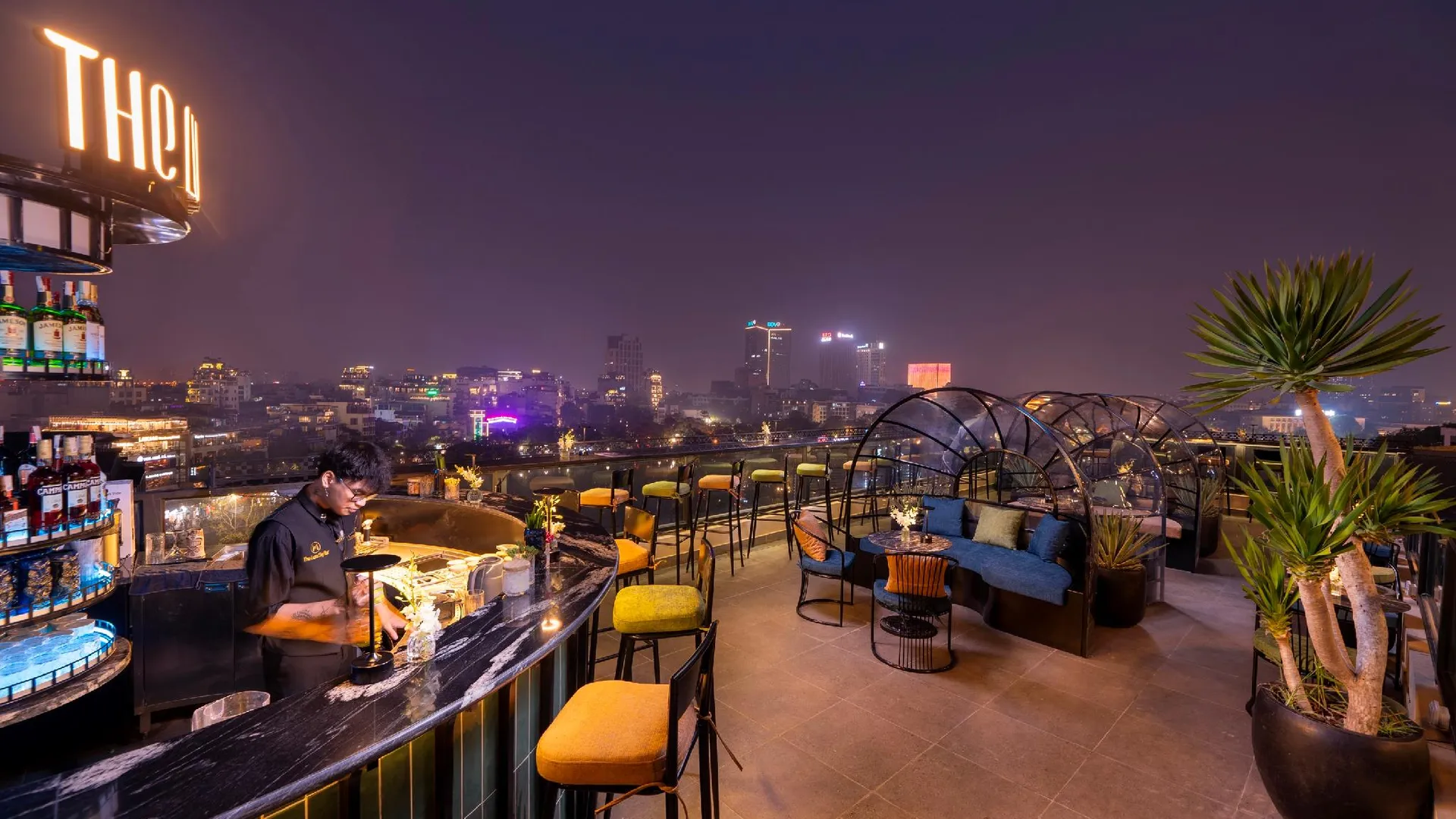 하노이 르프리미어 호텔 앤 루프탑 바 4성급 호텔 전망