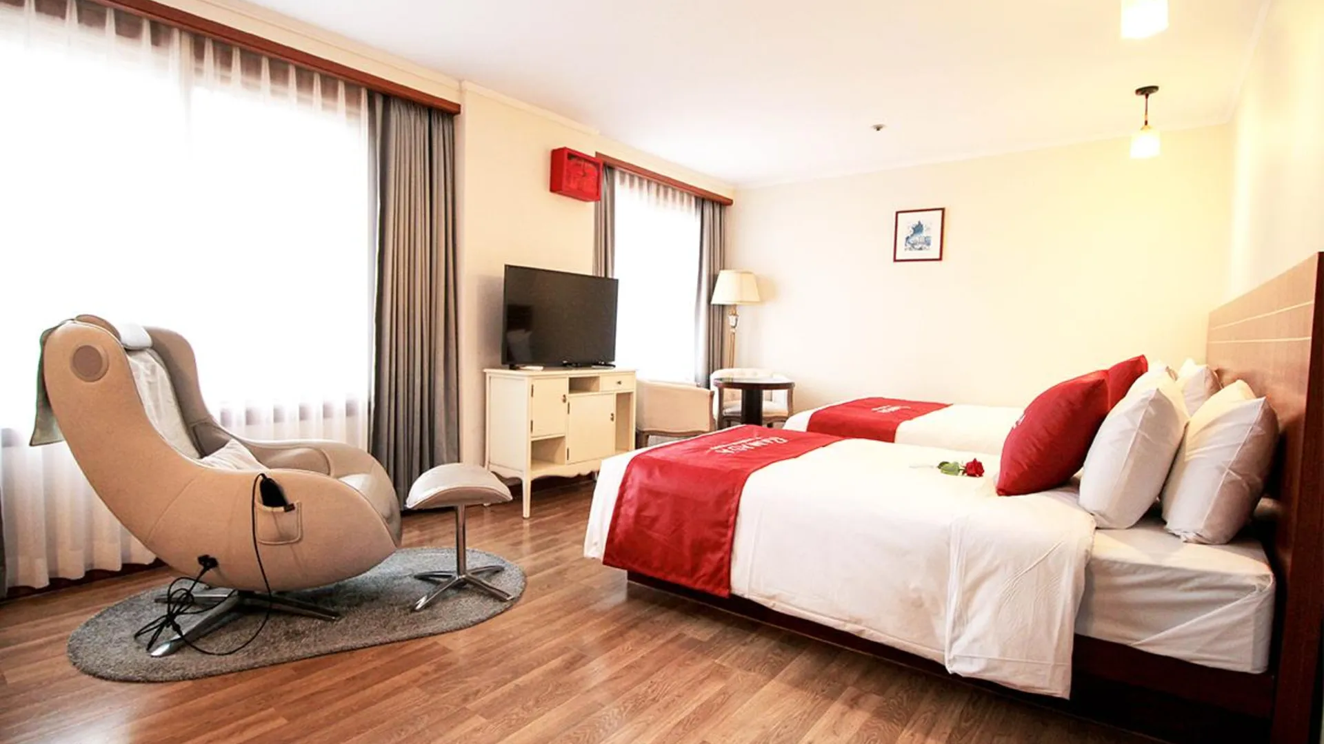 충주  라마다 바이 윈덤 충주 수안보 5성급 호텔 수영장