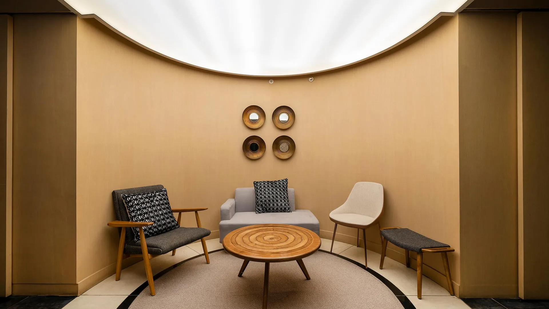 서울 신촌 렉시 3성급 호텔 외관