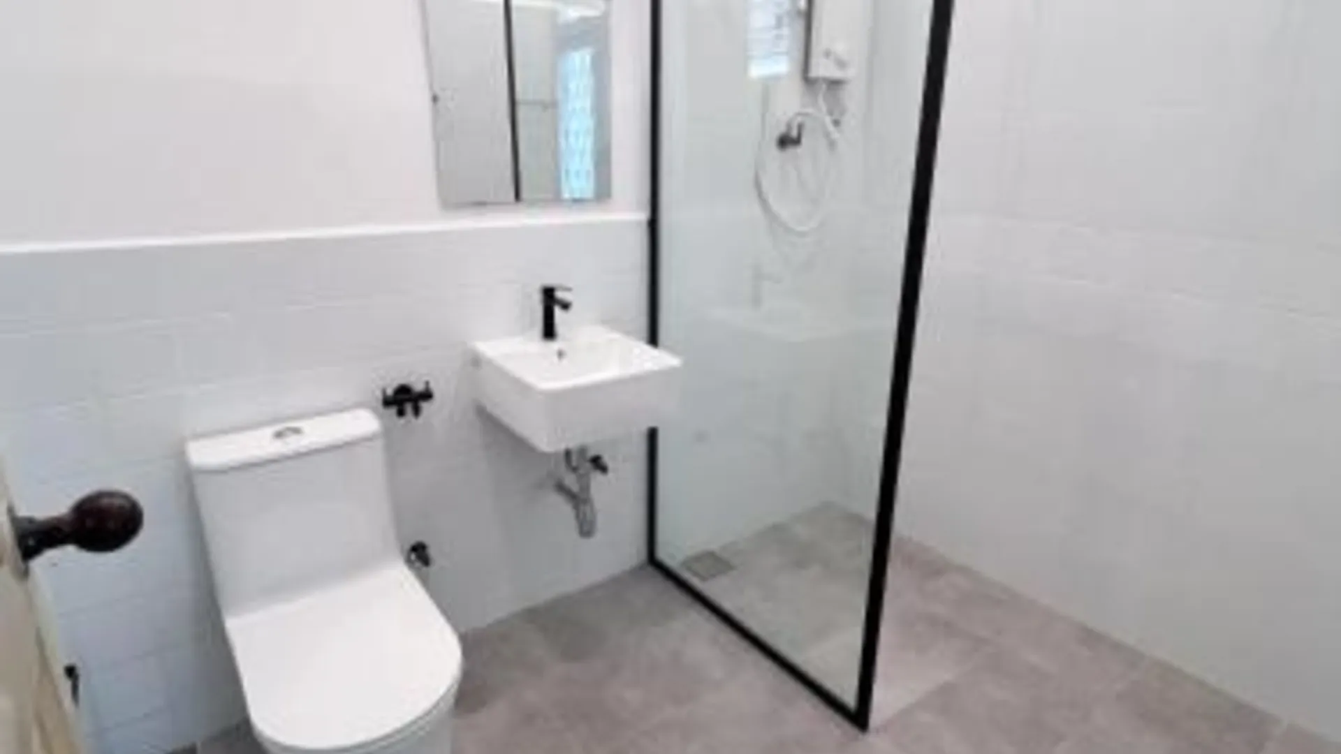 이포 타만 반다라야의 프라이빗 하우스 (126m², 침실 3개, 프라이빗 욕실 2개) 3성급 게스트하우스 스위트룸