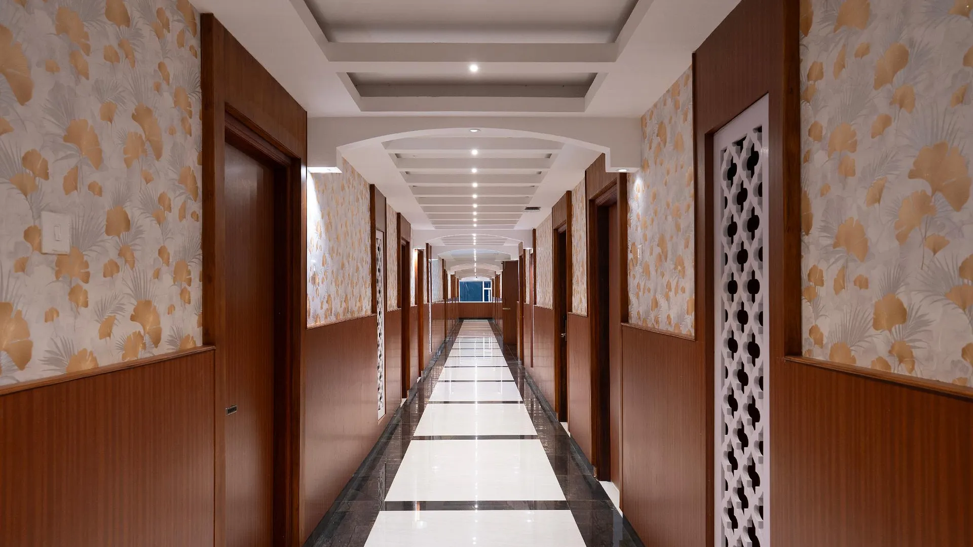 람메스와람 Hotel SS Palace 3성급 호텔 수영장