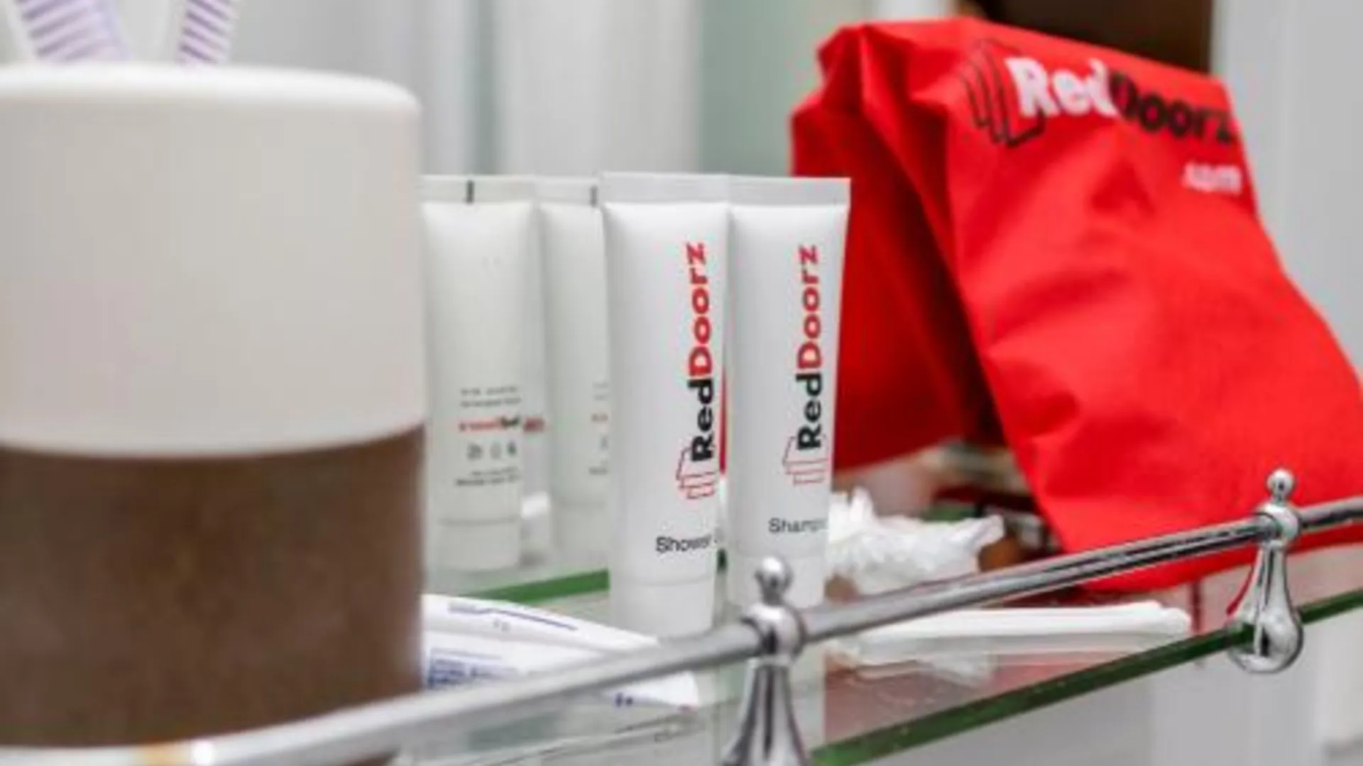 마카사르 RedDoorz Plus @ Grand City Inn Makassar 3성급 호텔 스위트룸