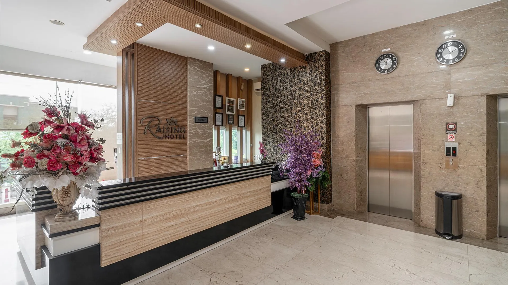 마카사르 Raising Hotel Panakkukang Makassar By LIFE 3성급 호텔 로비